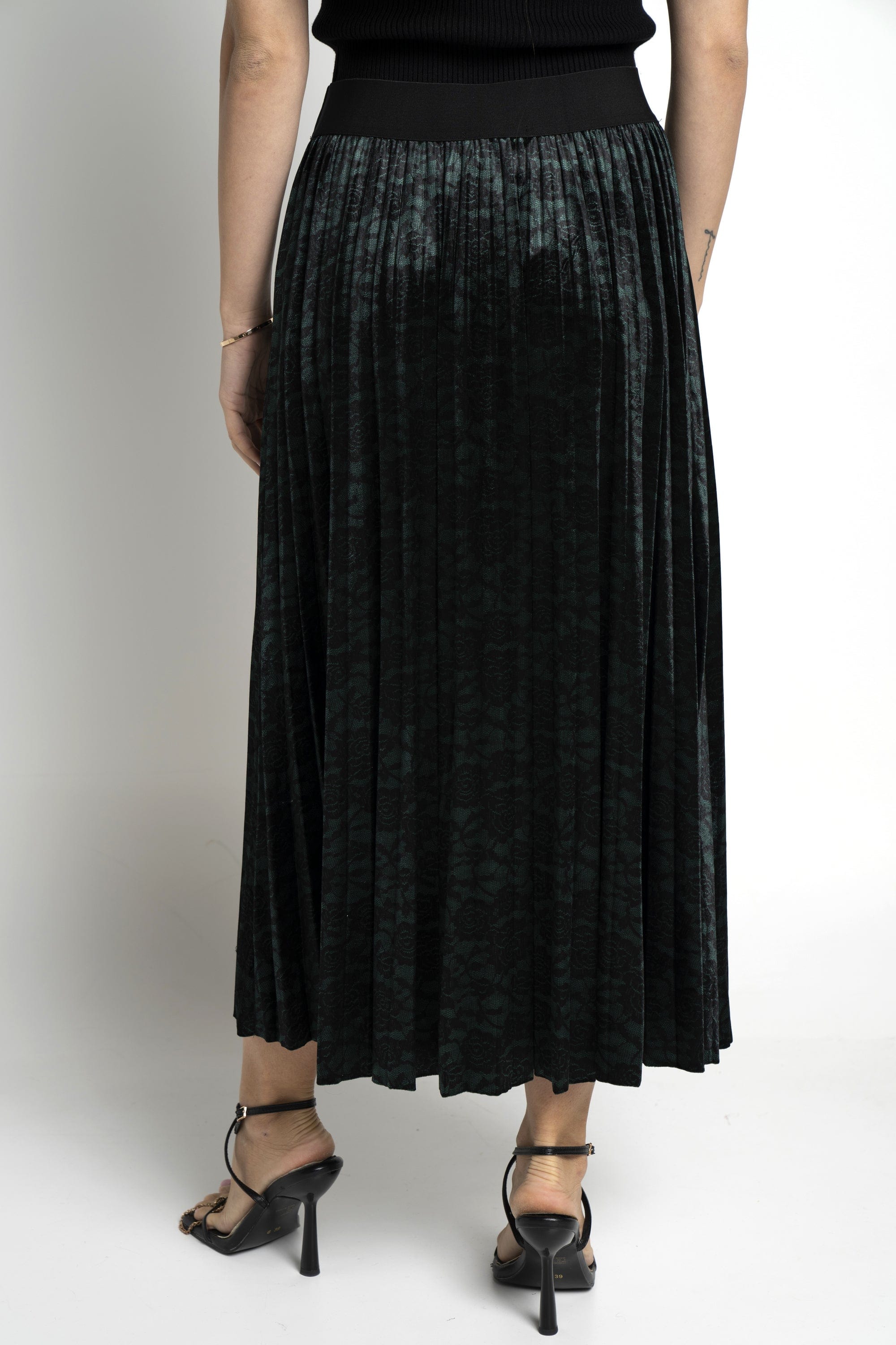 ميكا جيبة ميدي بليسية مطرزة