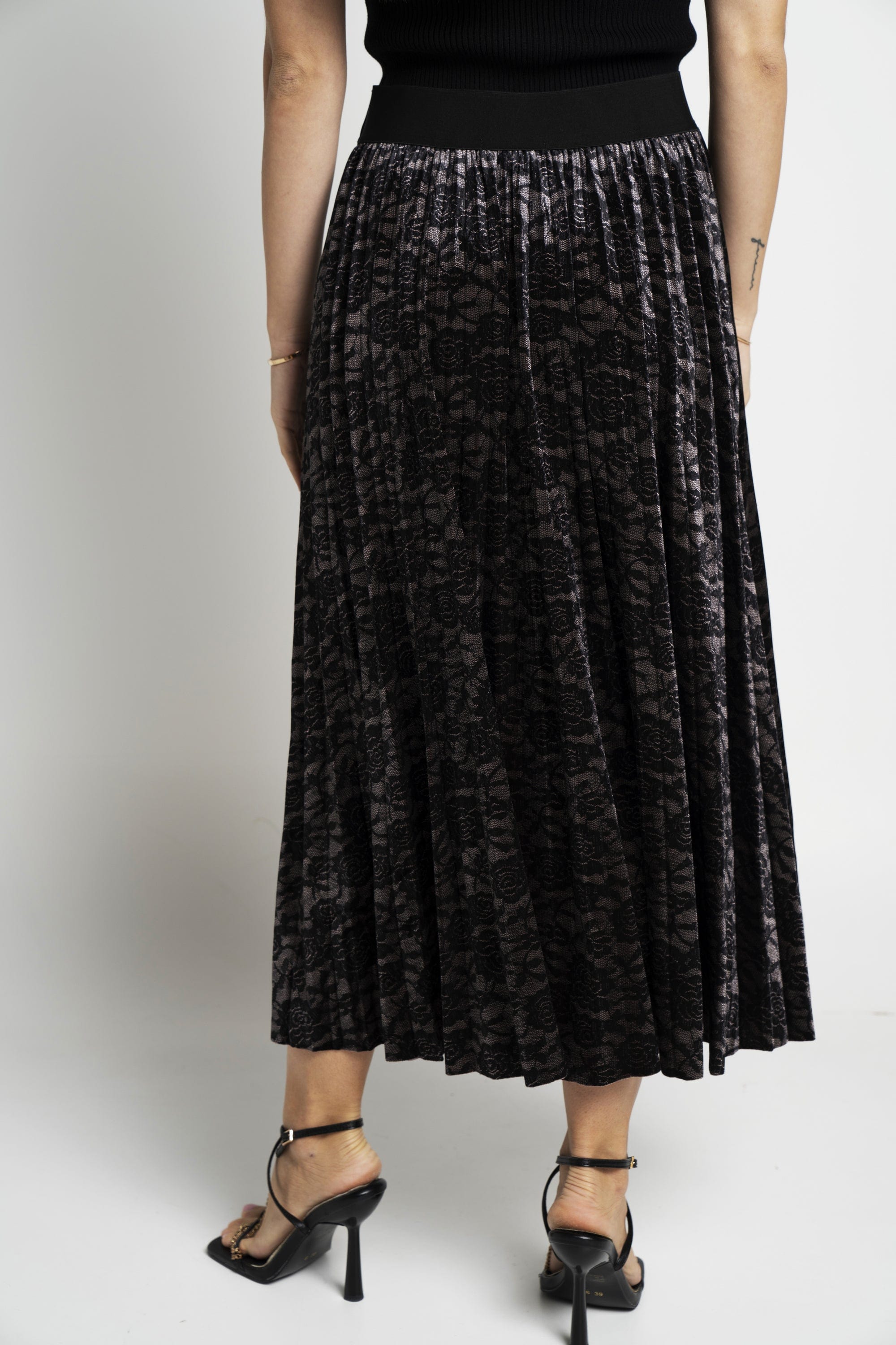 ميكا جيبة ميدي بليسية مطرزة