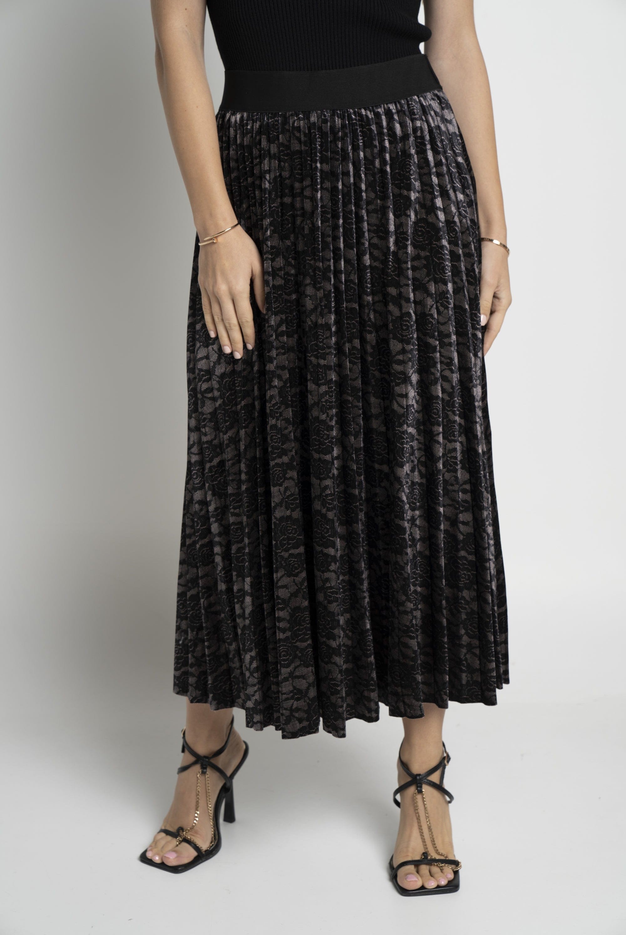 ميكا جيبة ميدي بليسية مطرزة