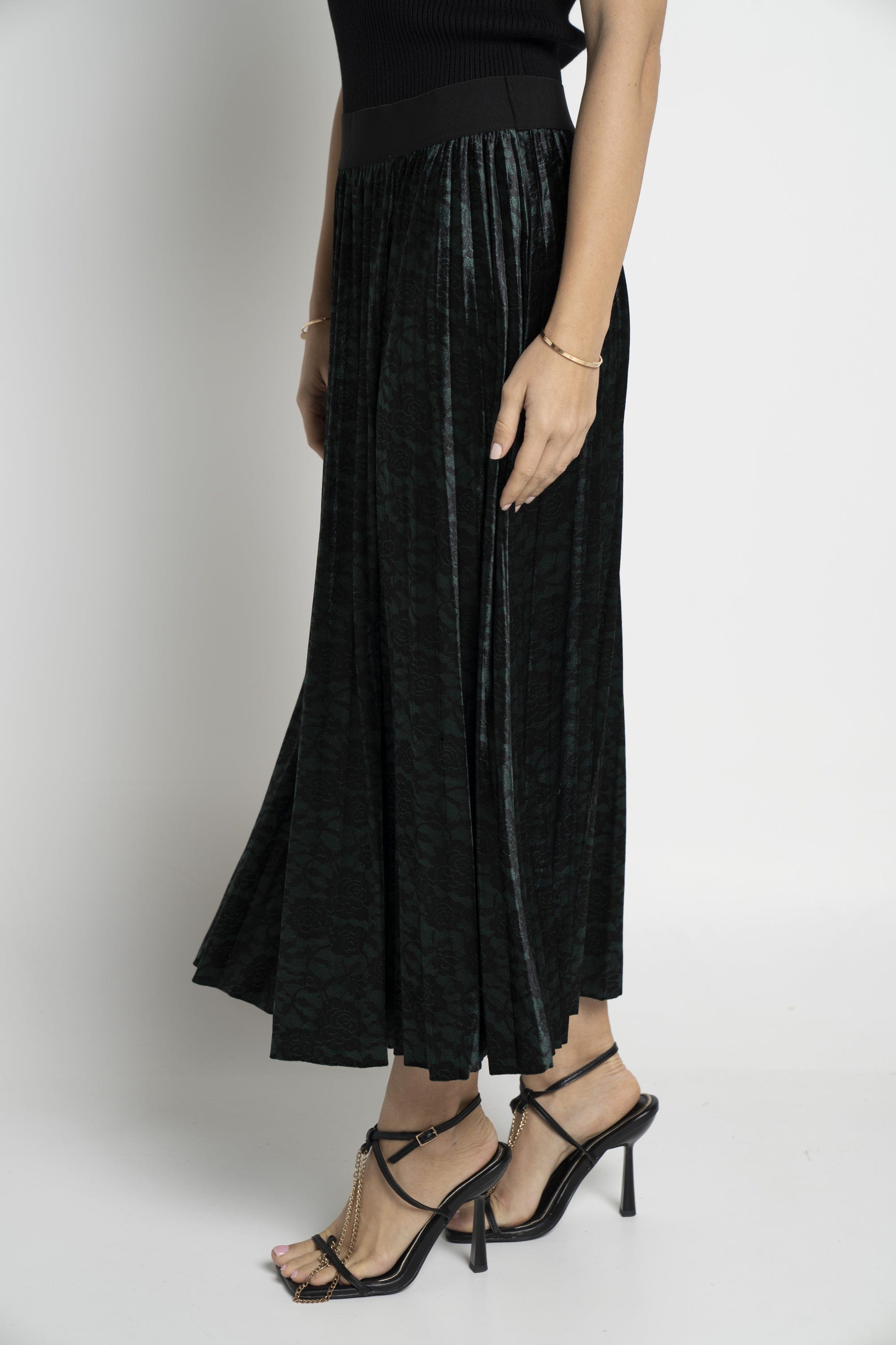 ميكا جيبة ميدي بليسية مطرزة