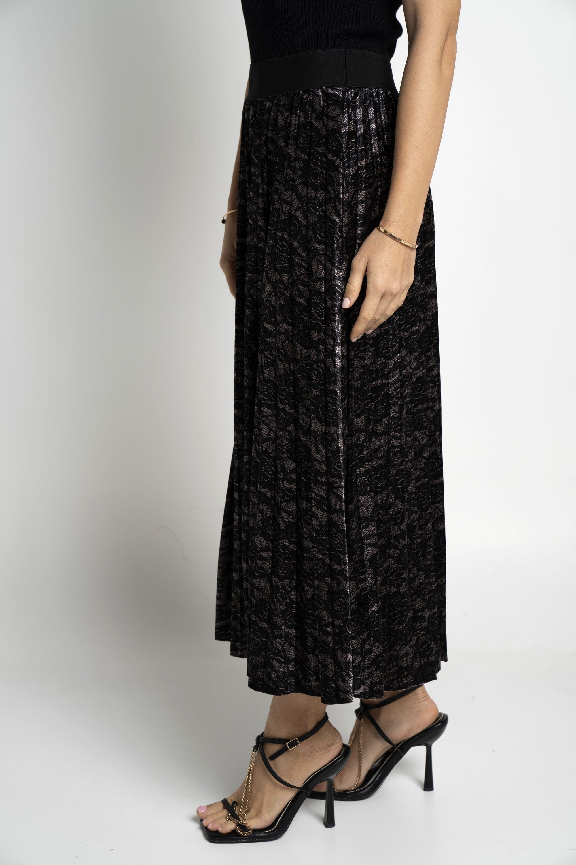 ميكا جيبة ميدي بليسية مطرزة