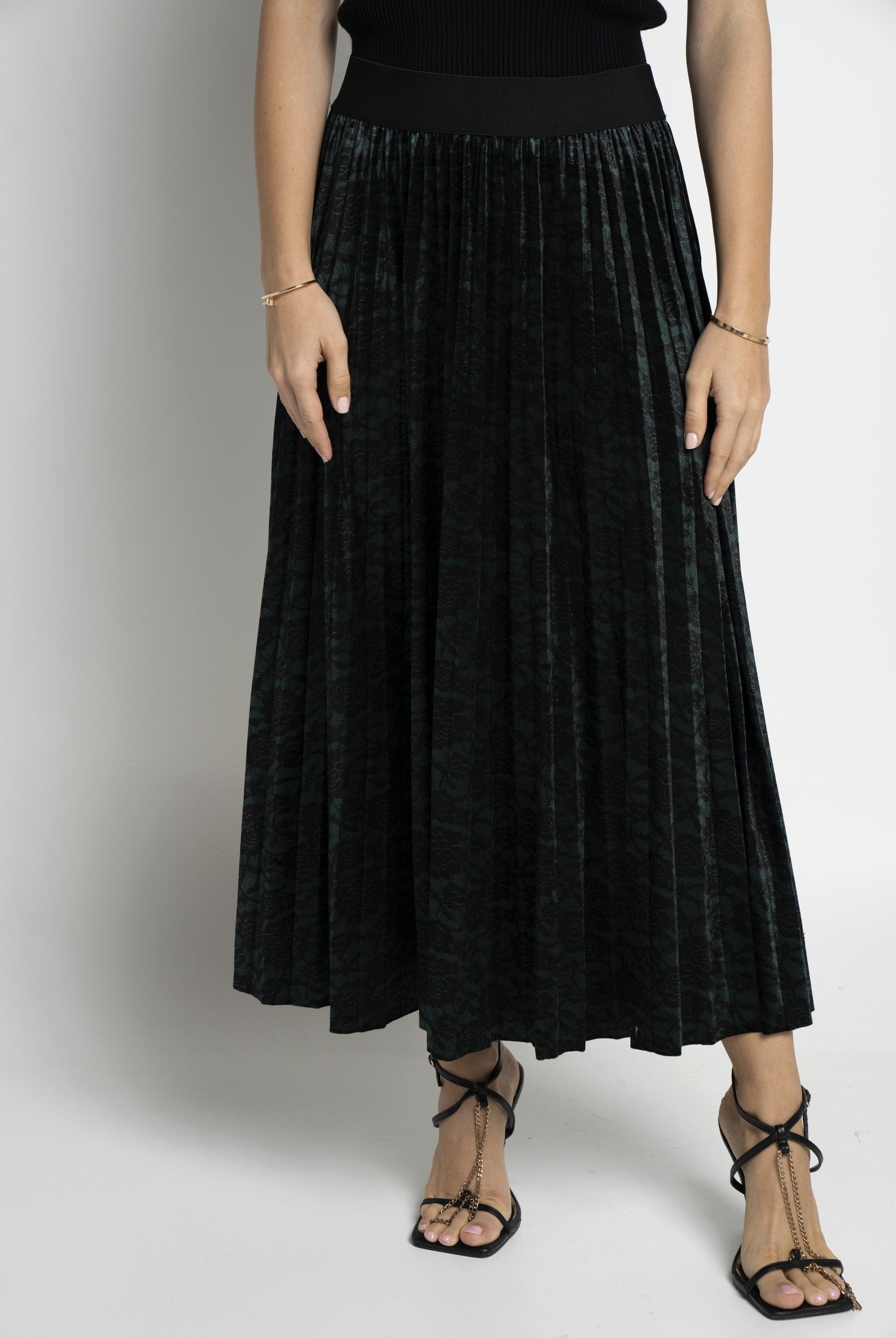 ميكا جيبة ميدي بليسية مطرزة