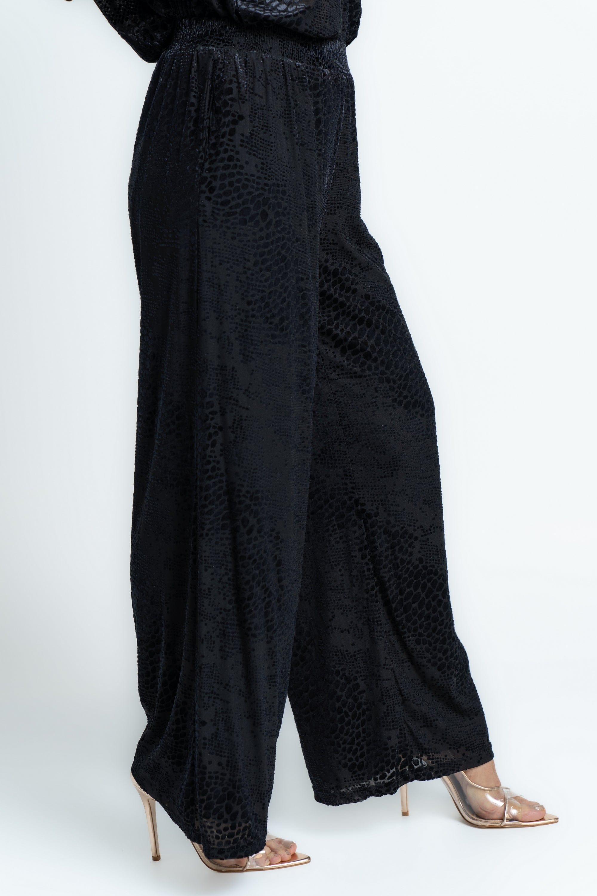 ميكا بنطلون منقوش واسع من الاسفل أسود