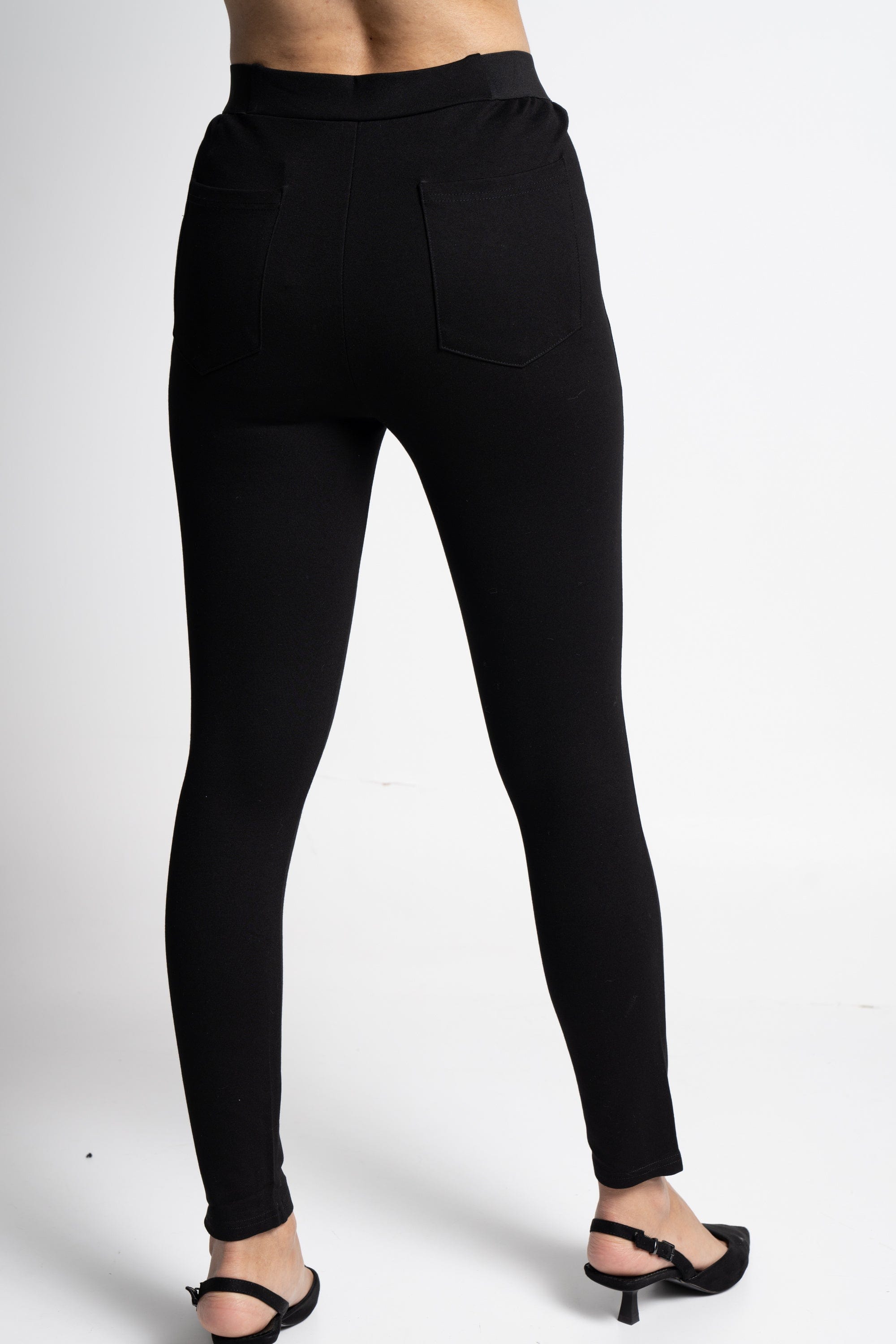 ميكا بنطلون ليقنز طويل سادة بمطاط على الخصر