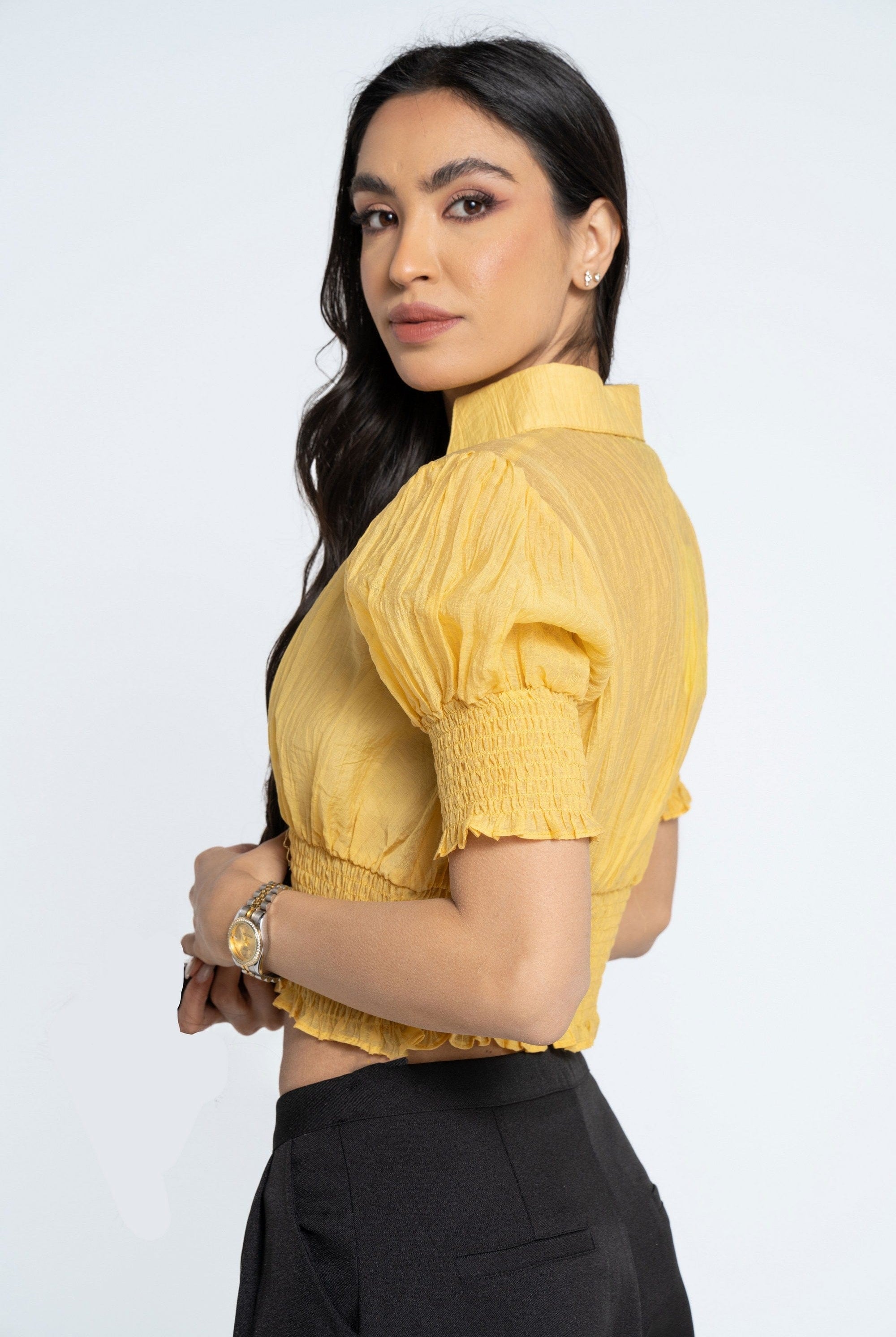 ميكا بلوزة بأكمام قصيرة بخصر مطاطي قصيرة