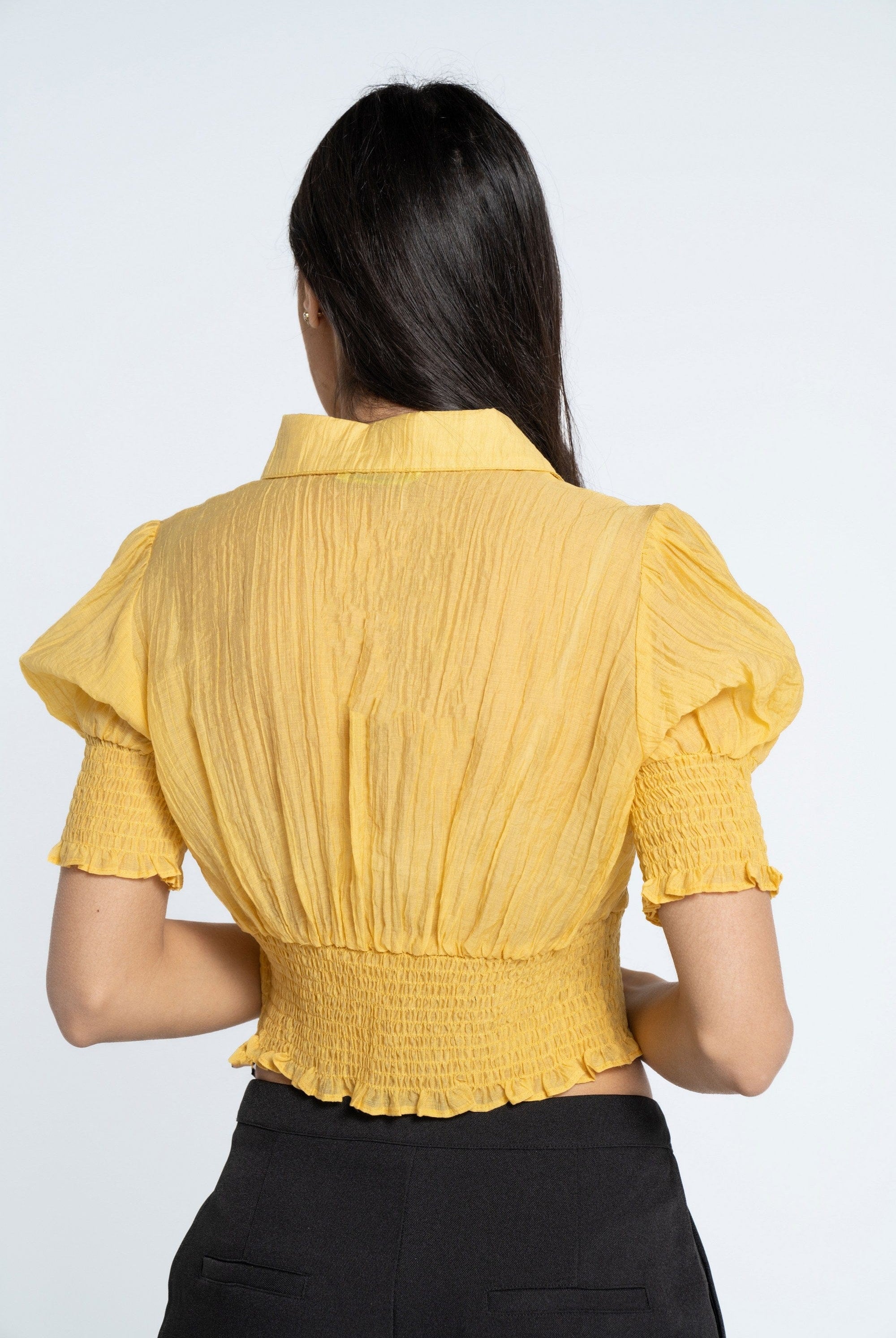 ميكا بلوزة بأكمام قصيرة بخصر مطاطي قصيرة