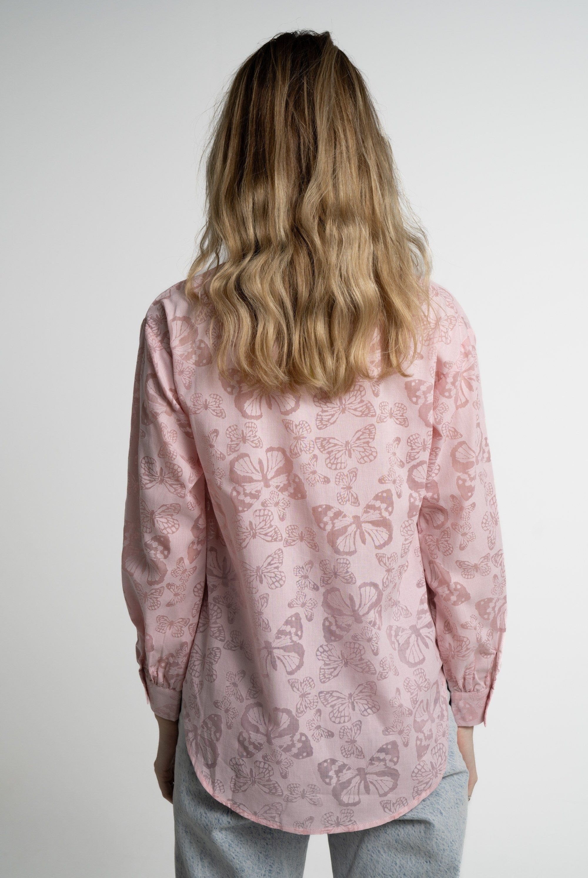 ميكا بلوزة بأكمام طويلة بنقشة فراشات نسائي