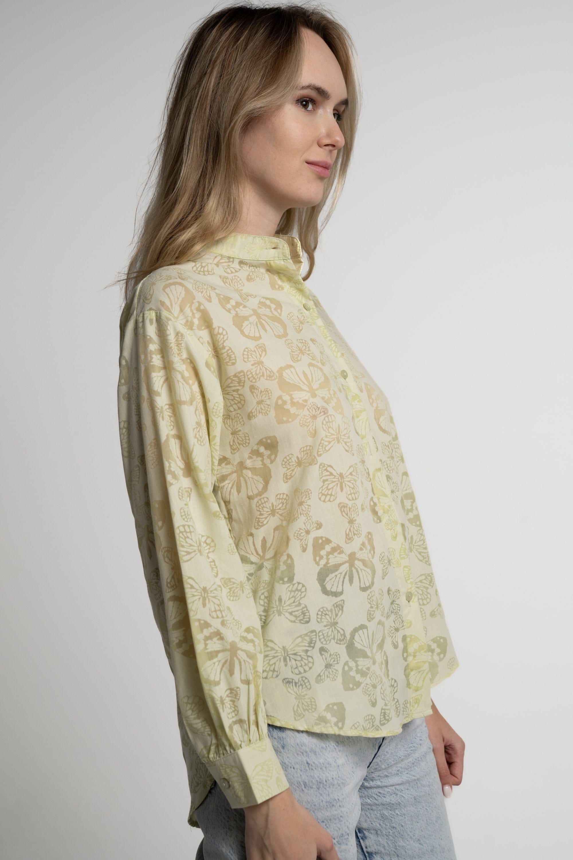 ميكا بلوزة بأكمام طويلة بنقشة فراشات نسائي