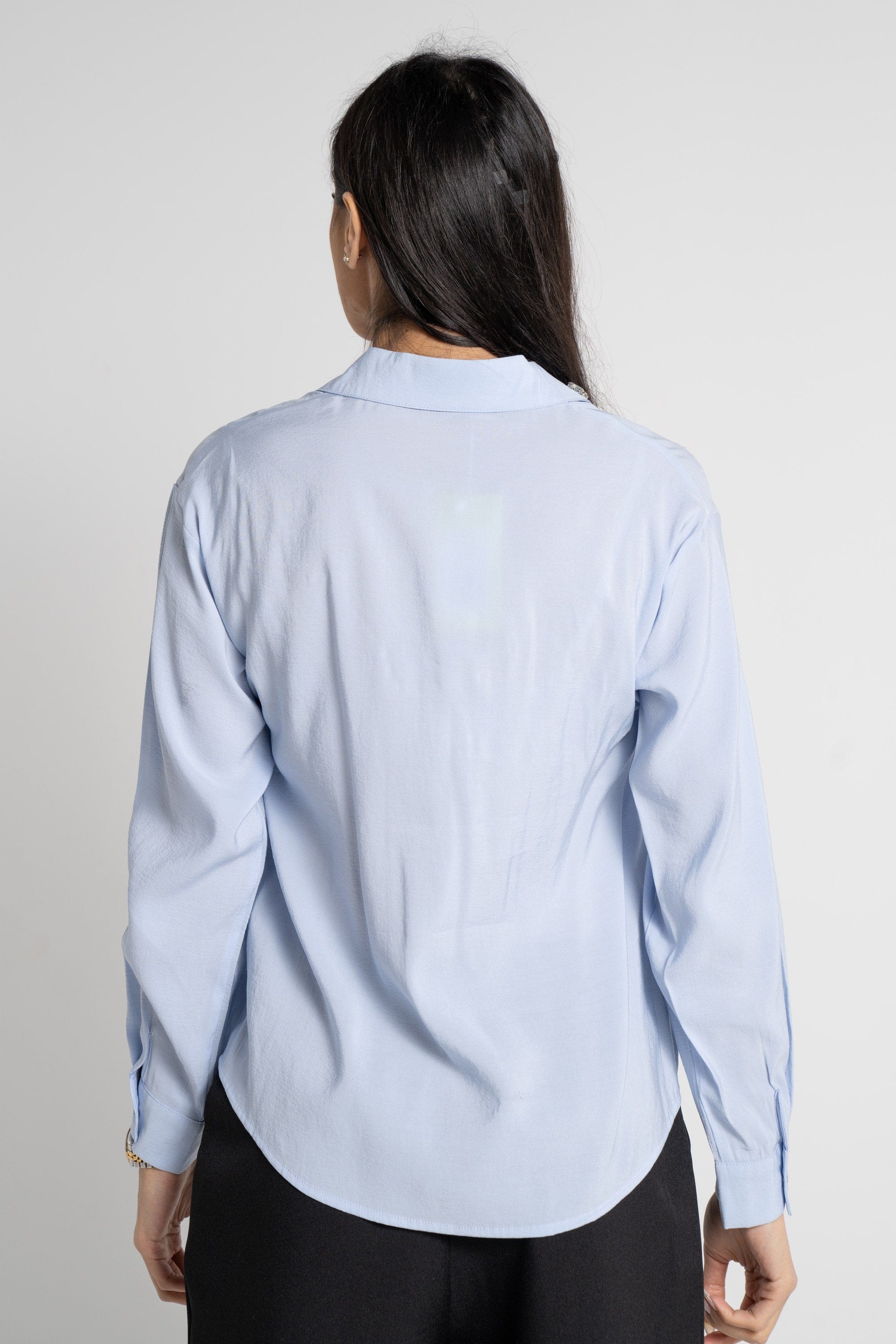 ميكا قميص طويل الأكمام بياقة مطرزة وأزرار أمامية نسائي