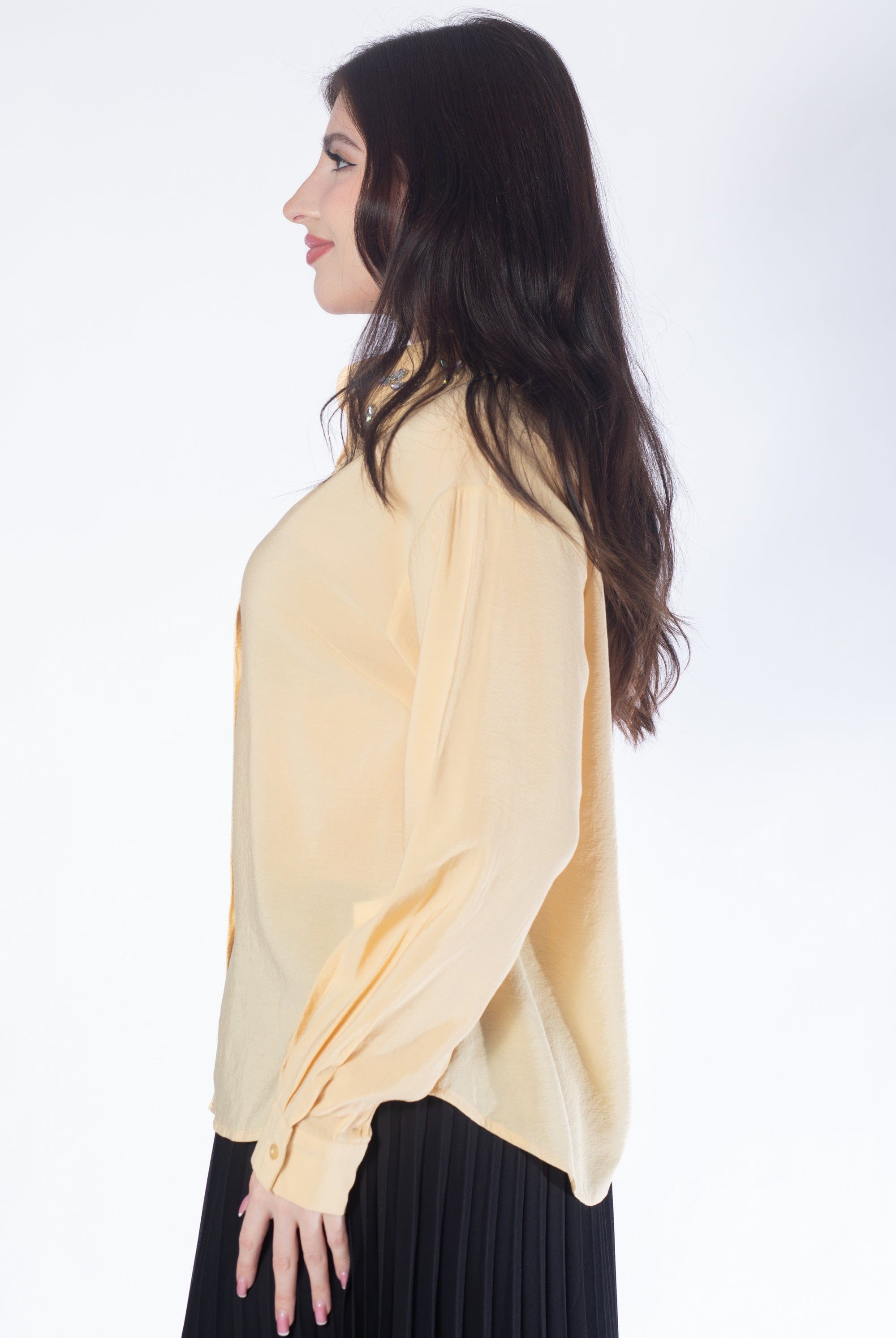 ميكا قميص طويل الأكمام بياقة مطرزة وأزرار أمامية نسائي