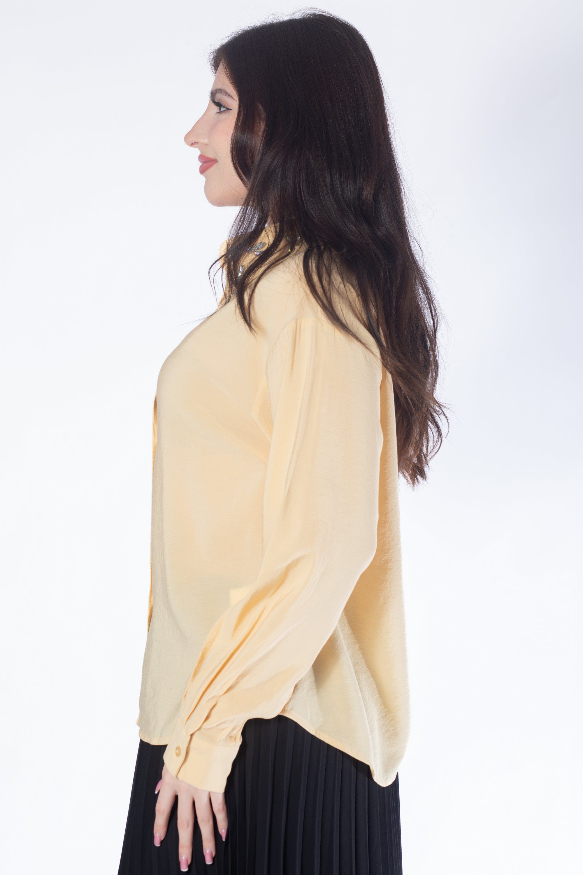 ميكا قميص طويل الأكمام بياقة مطرزة وأزرار أمامية نسائي