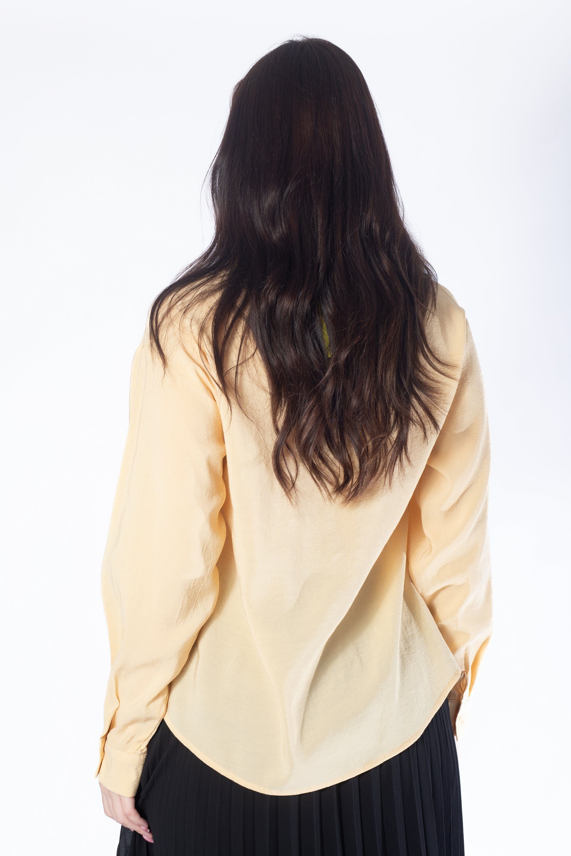 ميكا قميص طويل الأكمام بياقة مطرزة وأزرار أمامية نسائي