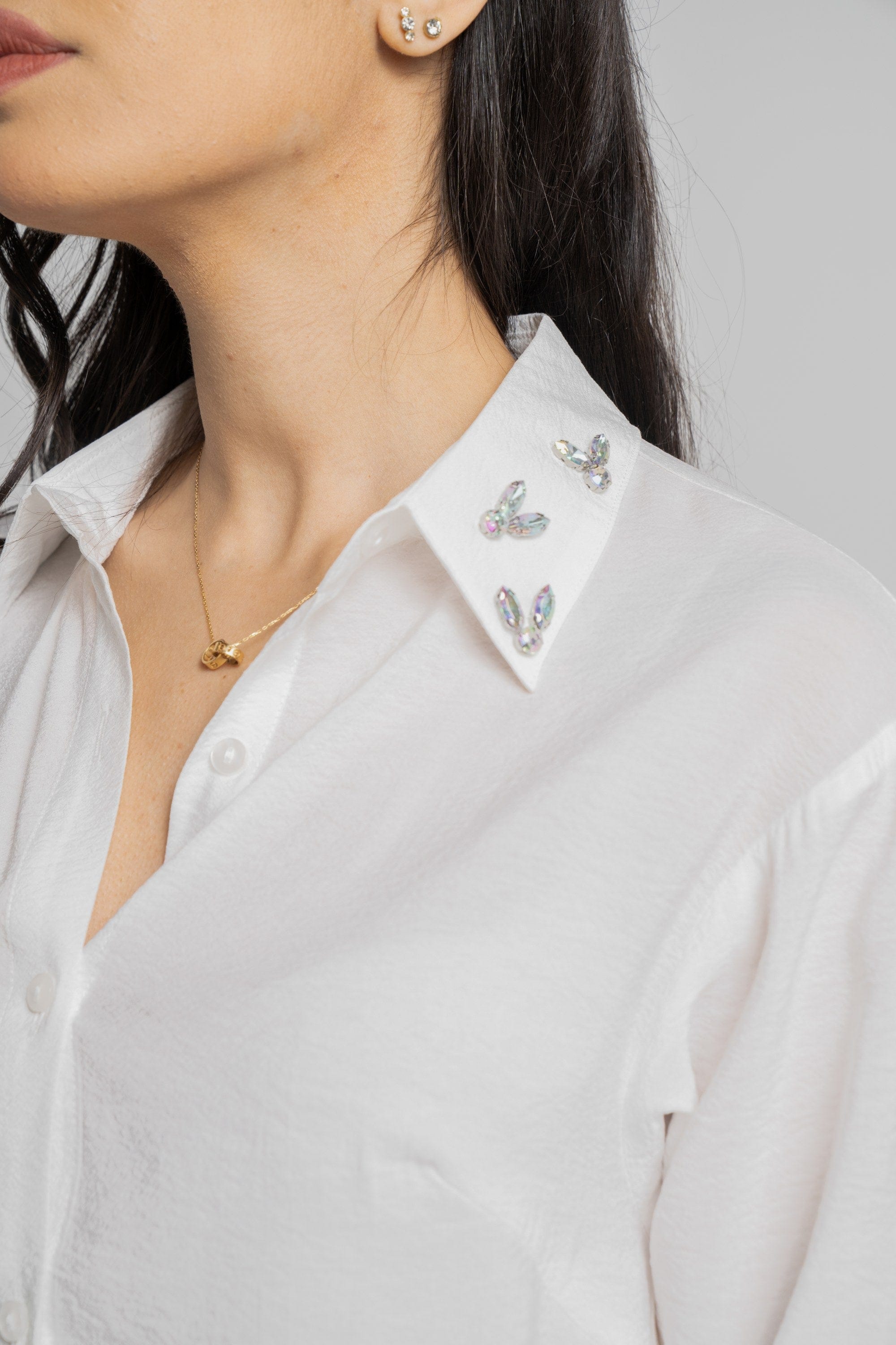 ميكا قميص طويل الأكمام بياقة مطرزة وأزرار أمامية نسائي