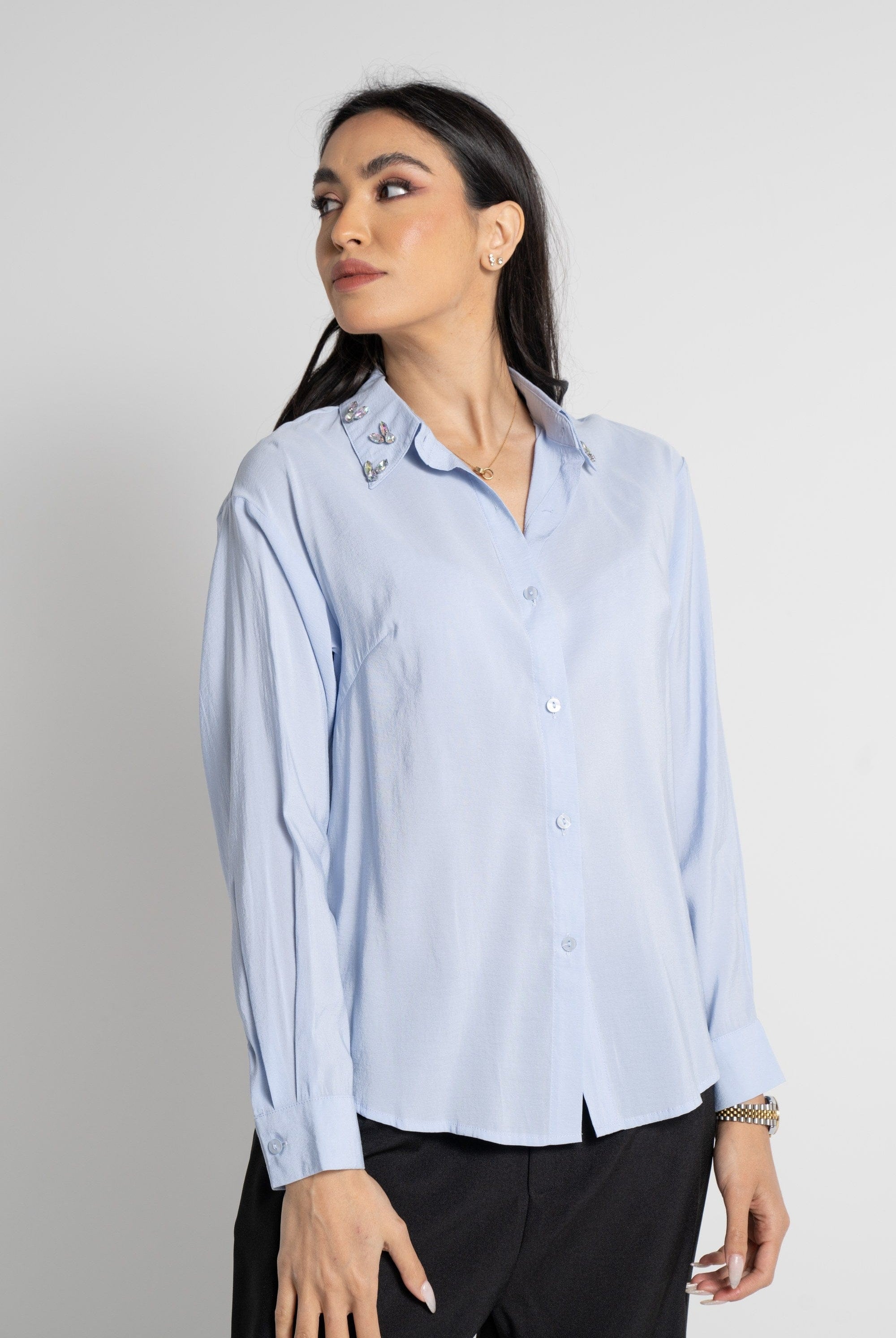 ميكا قميص طويل الأكمام بياقة مطرزة وأزرار أمامية نسائي