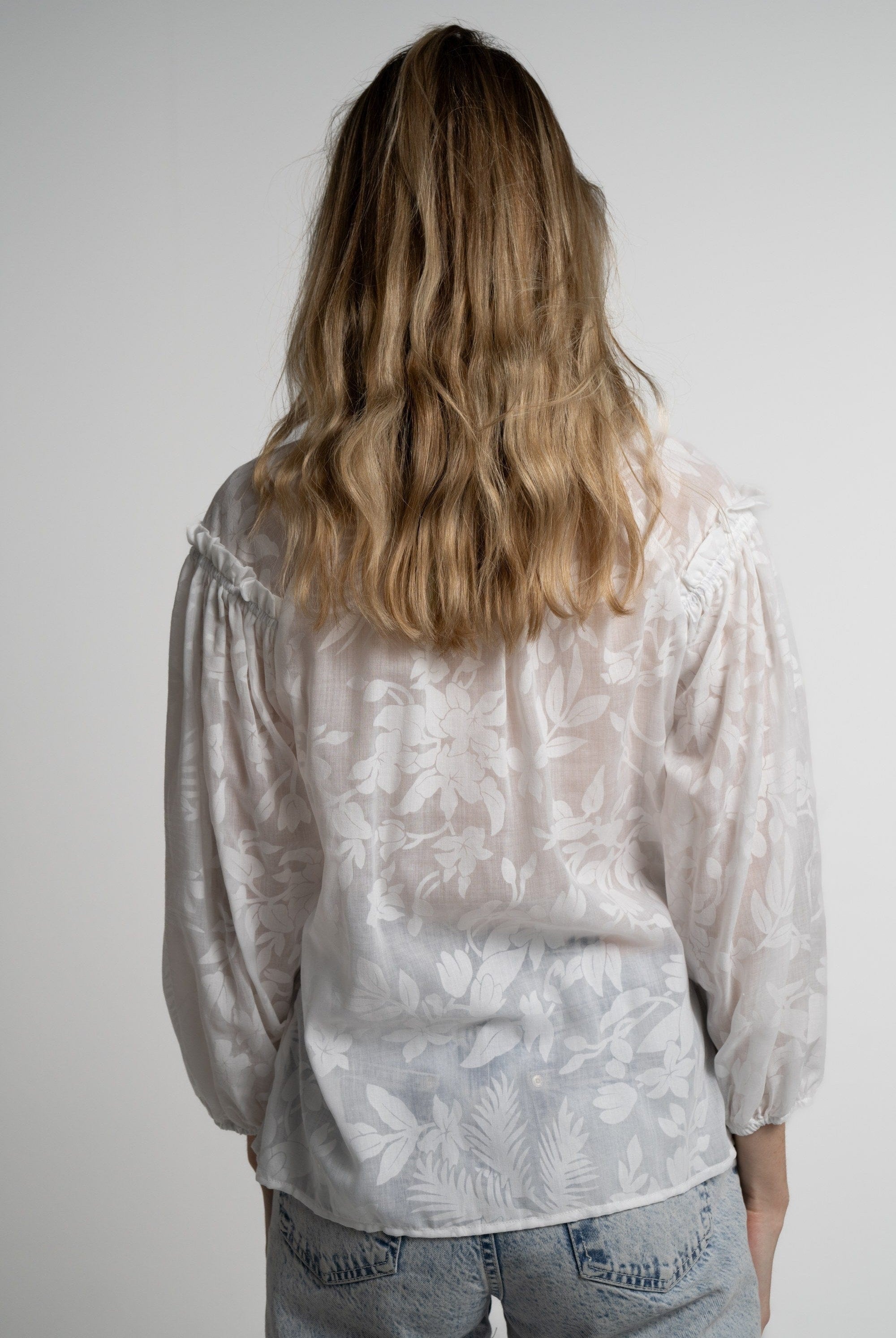 ميكا بلوزة بأكمام طويلة نسائية بكشكش بأزرار أمامية