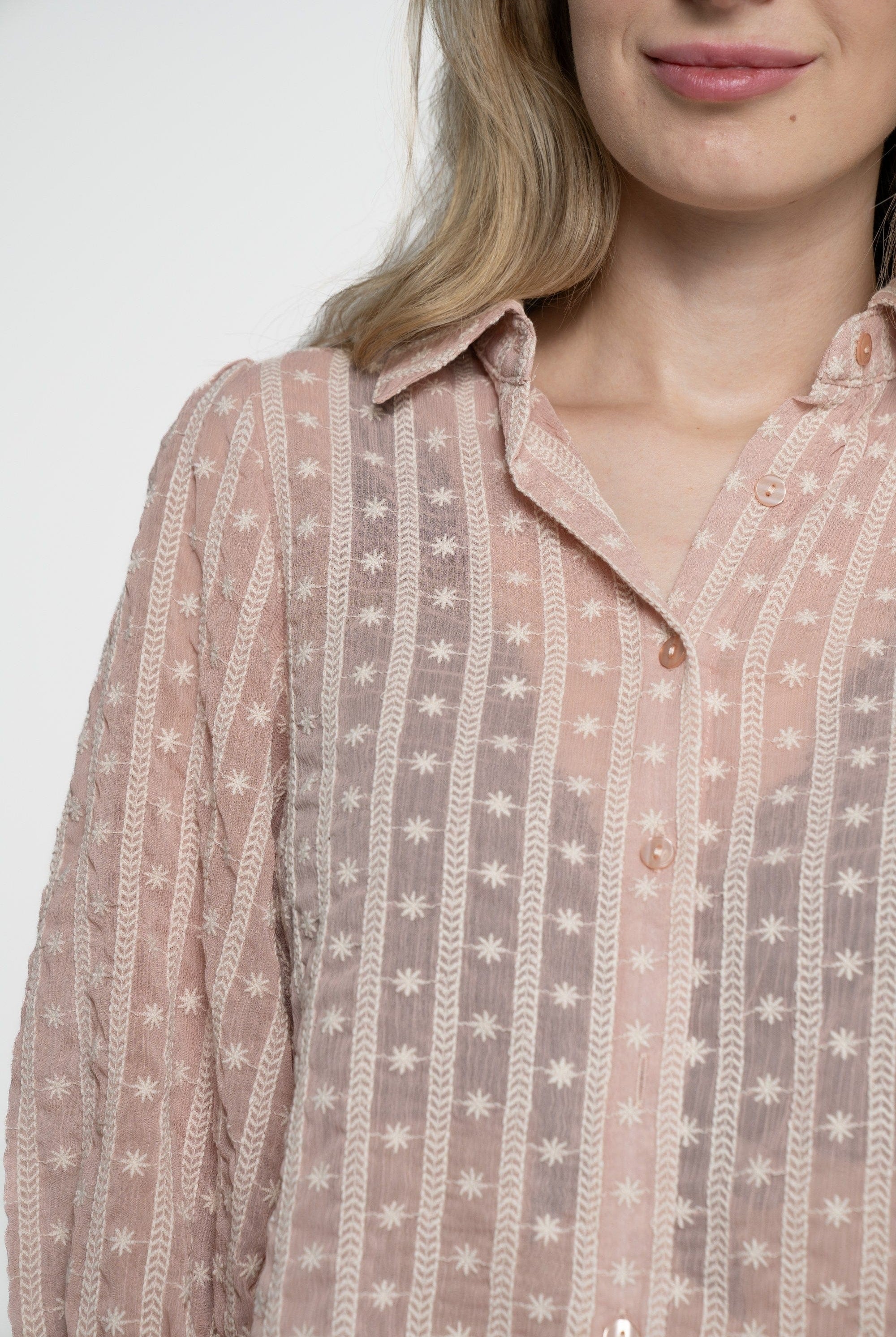 ميكا قميص بأكمام 3/4 مطرز بورود نسائي