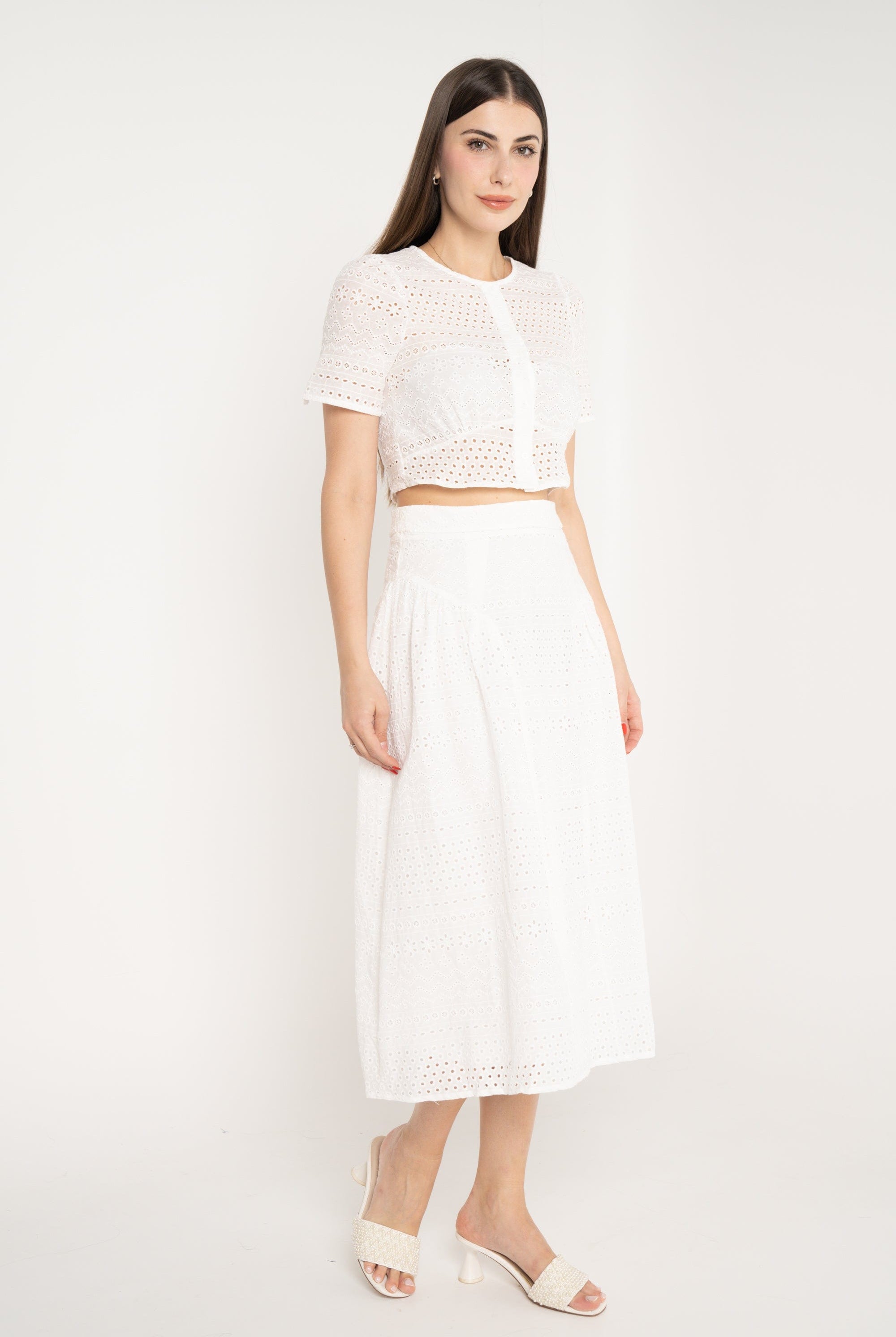 ميكا بلوزة كروب مخرمة بأزرار أمامية كم قصير