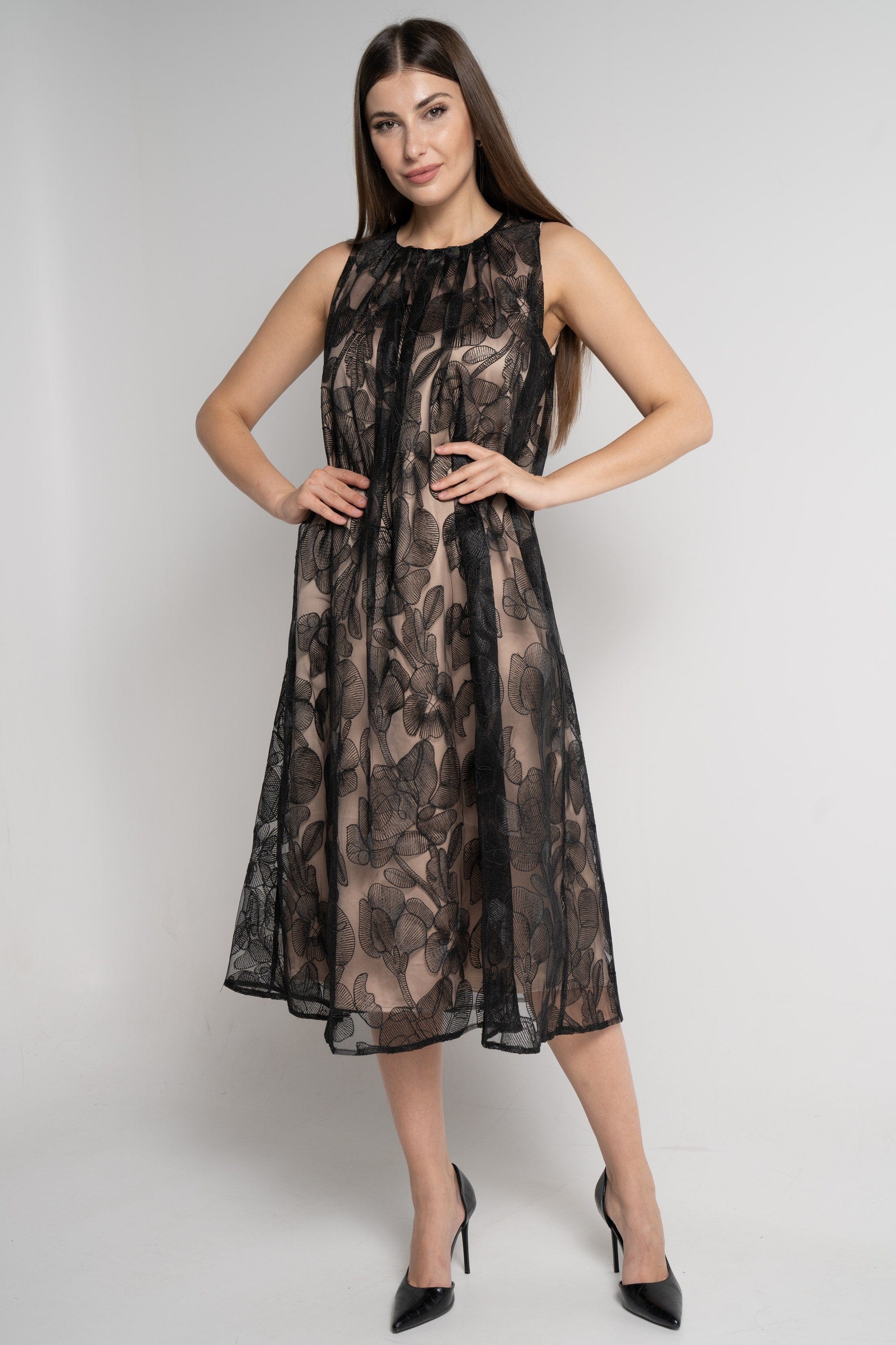 ميكا فستان ميدي بدون أكمام شيفون مطرز بيج