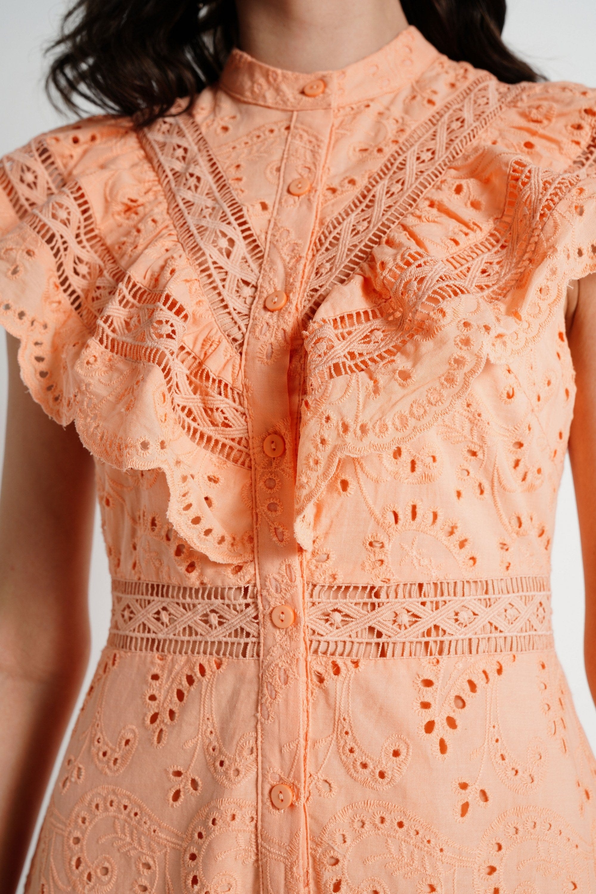 ميكا فستان ميدي بكرانيش على الصدر بأكمام قصيرة