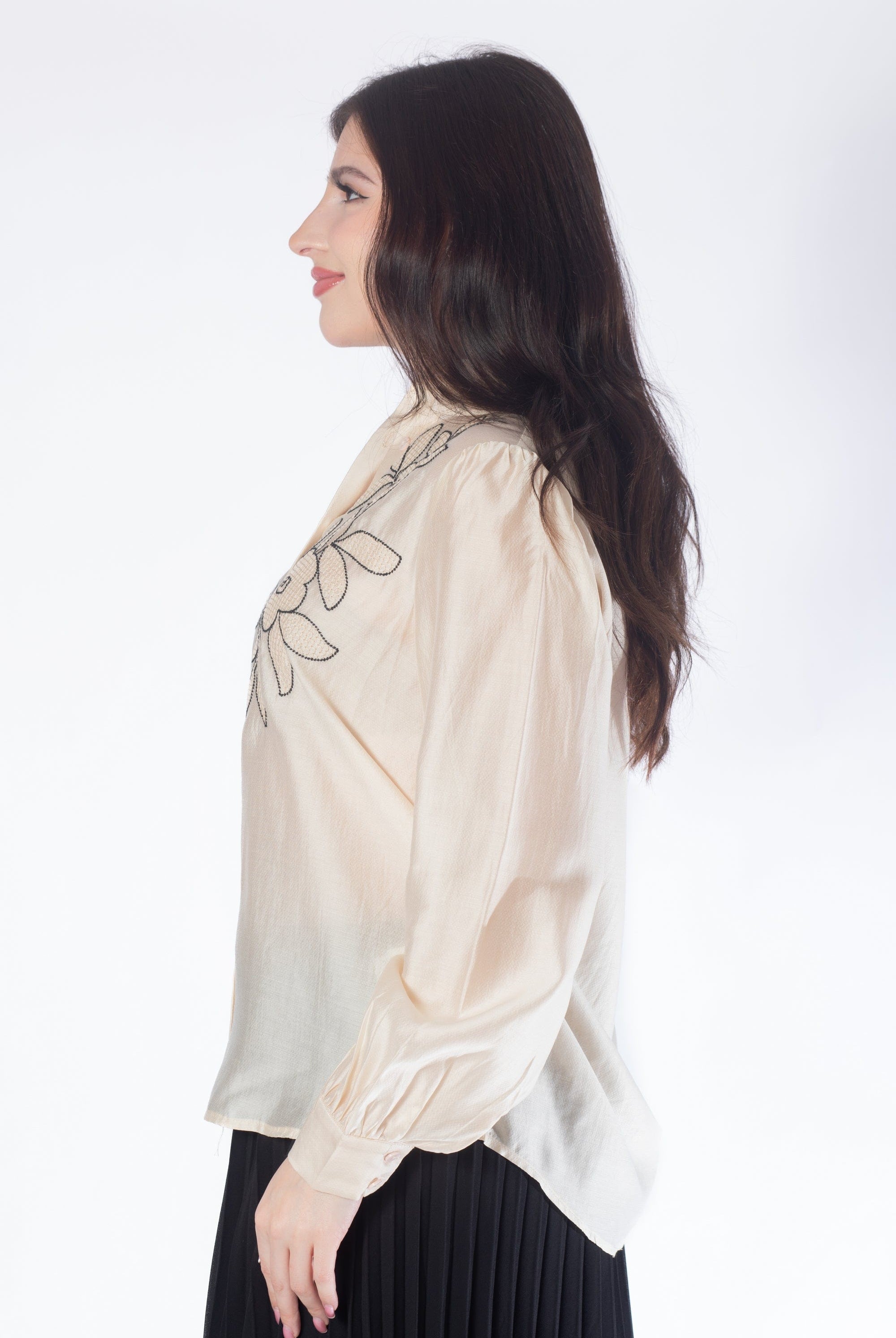 قميص على شكل ورود كم طويل نسائي