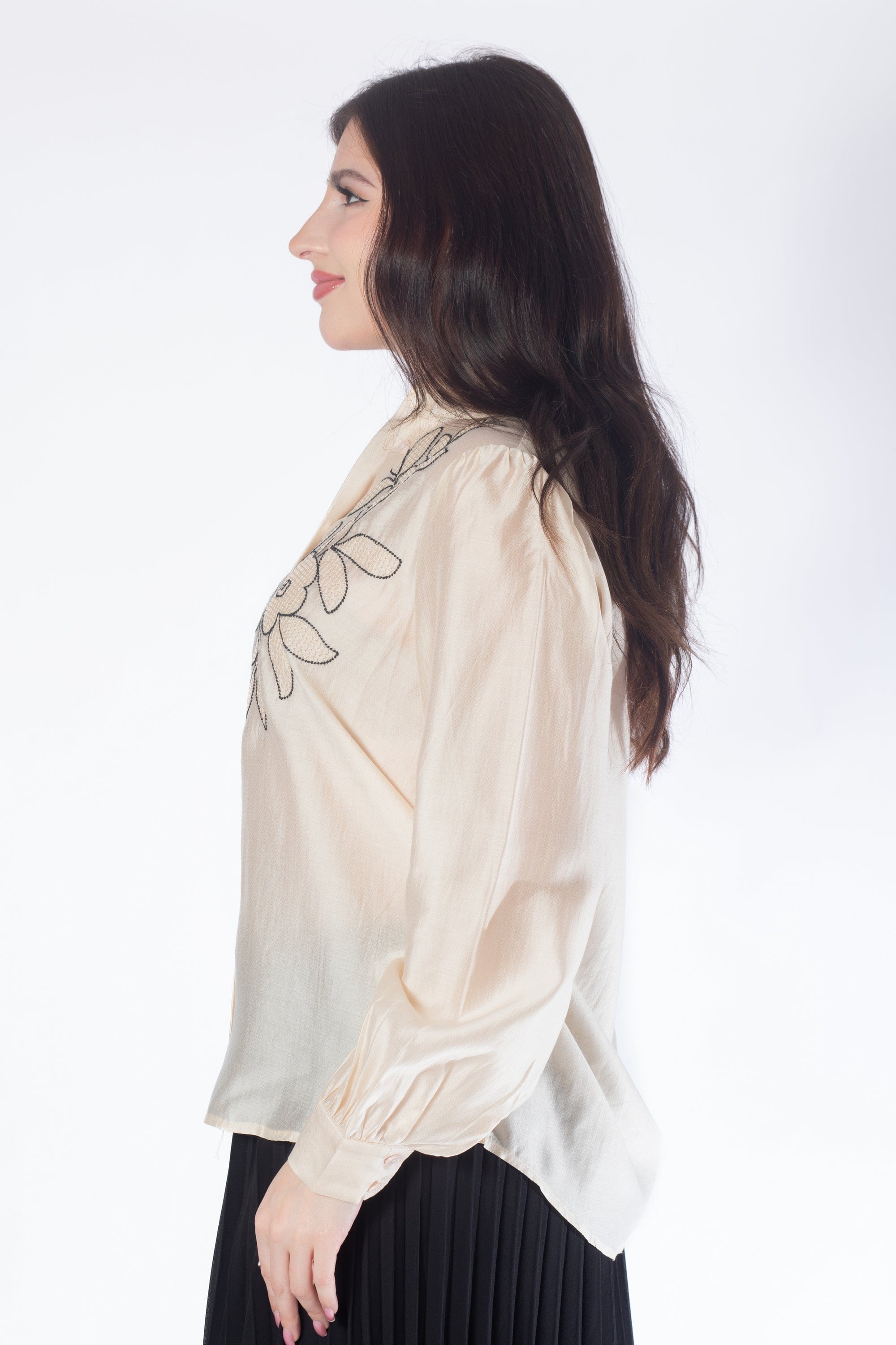 قميص على شكل ورود كم طويل نسائي