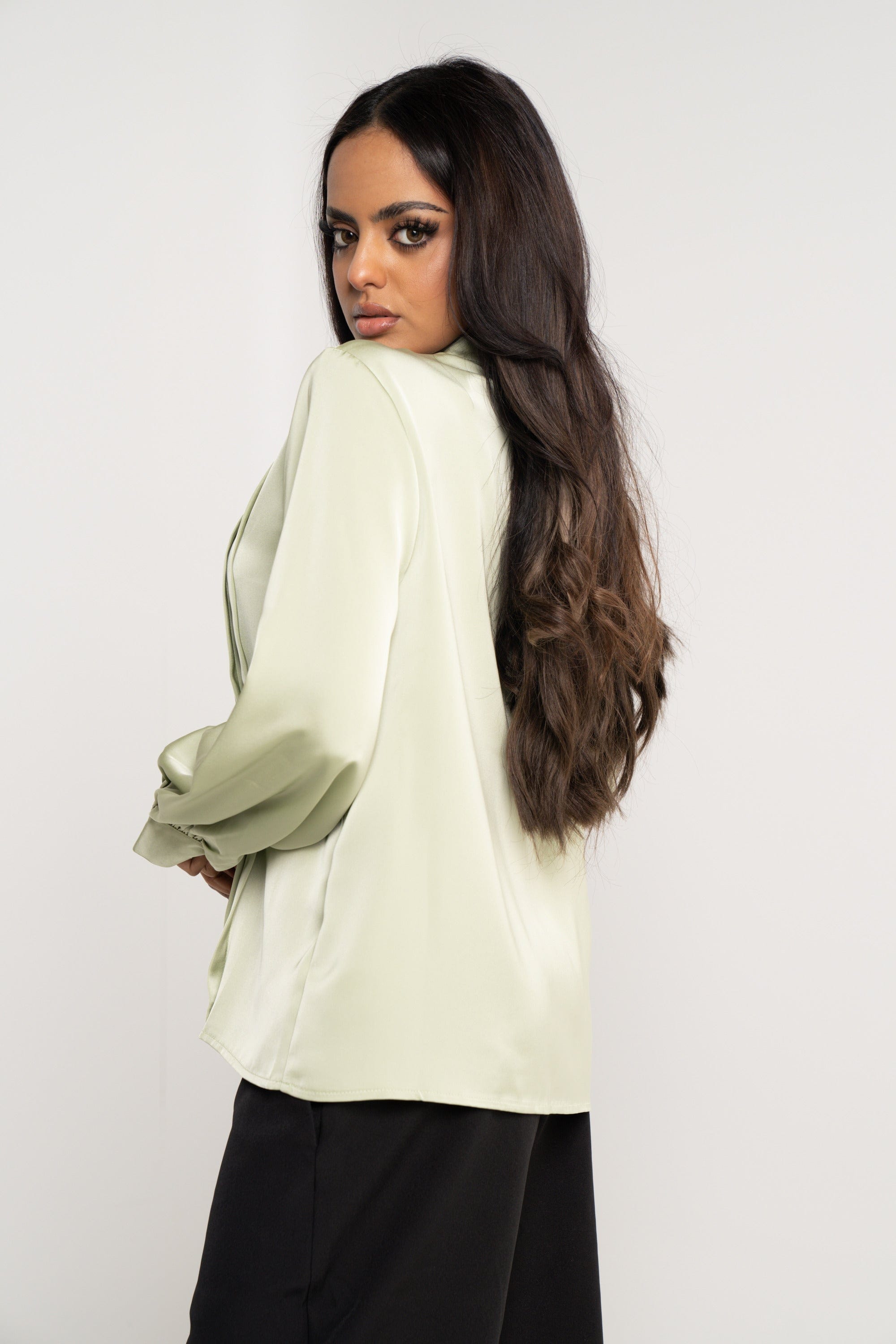 ميكا بلوزة سادة بطبقات جانبية كم طويل نسائي