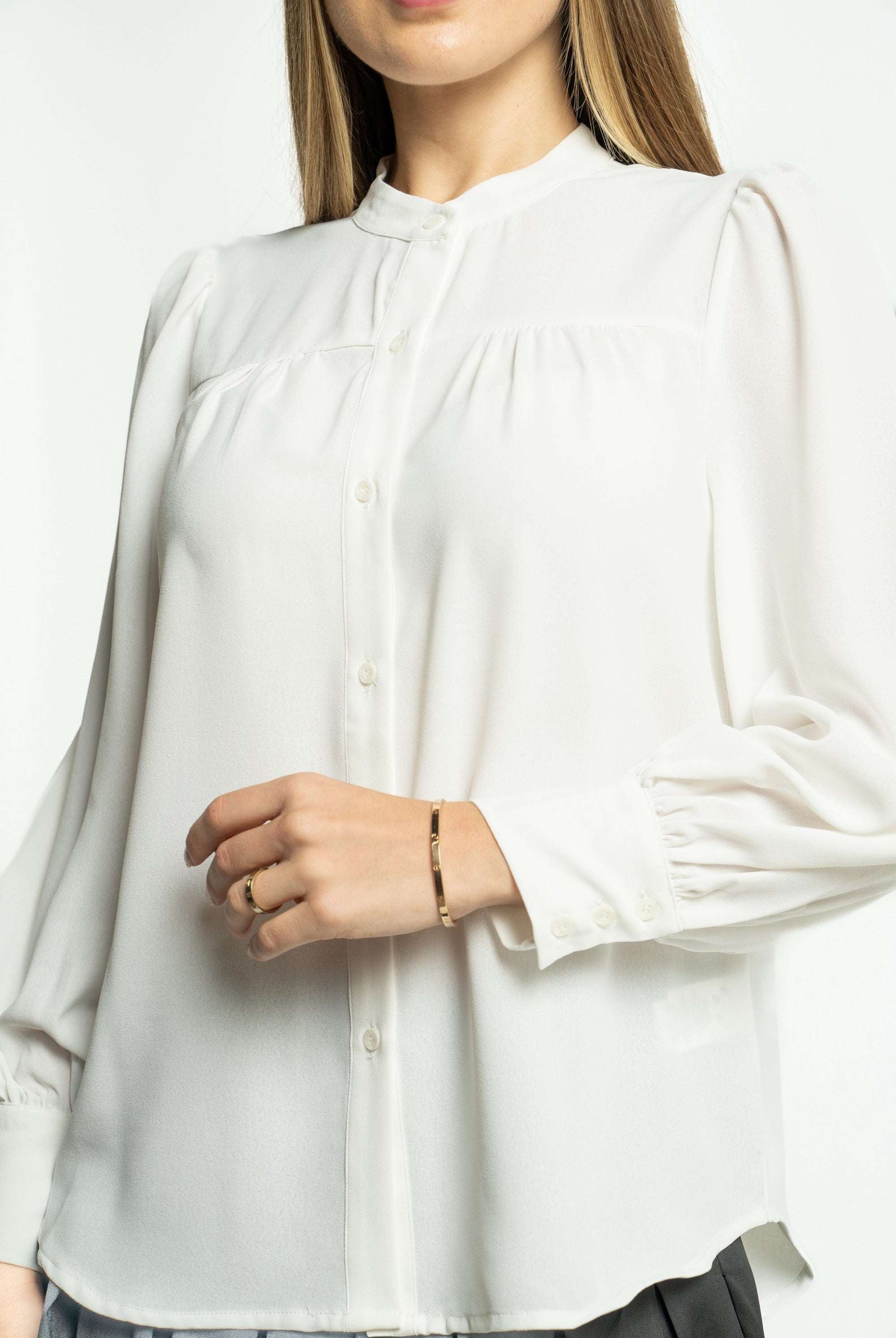 ميكا بلوزة سادة برقبة بأكمام طويلة