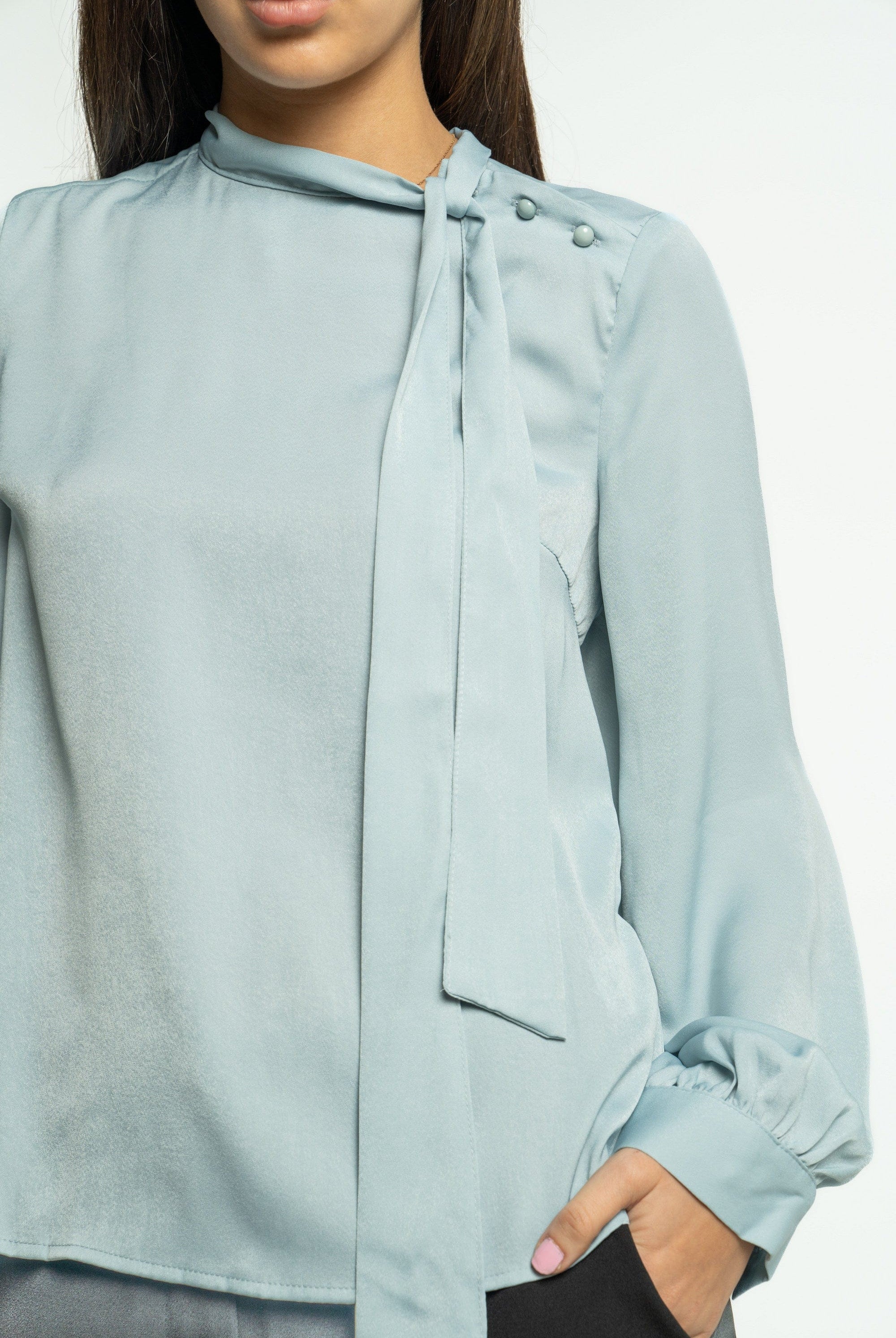 ميكا بلوزة سادة بربطة عنق كم طويل