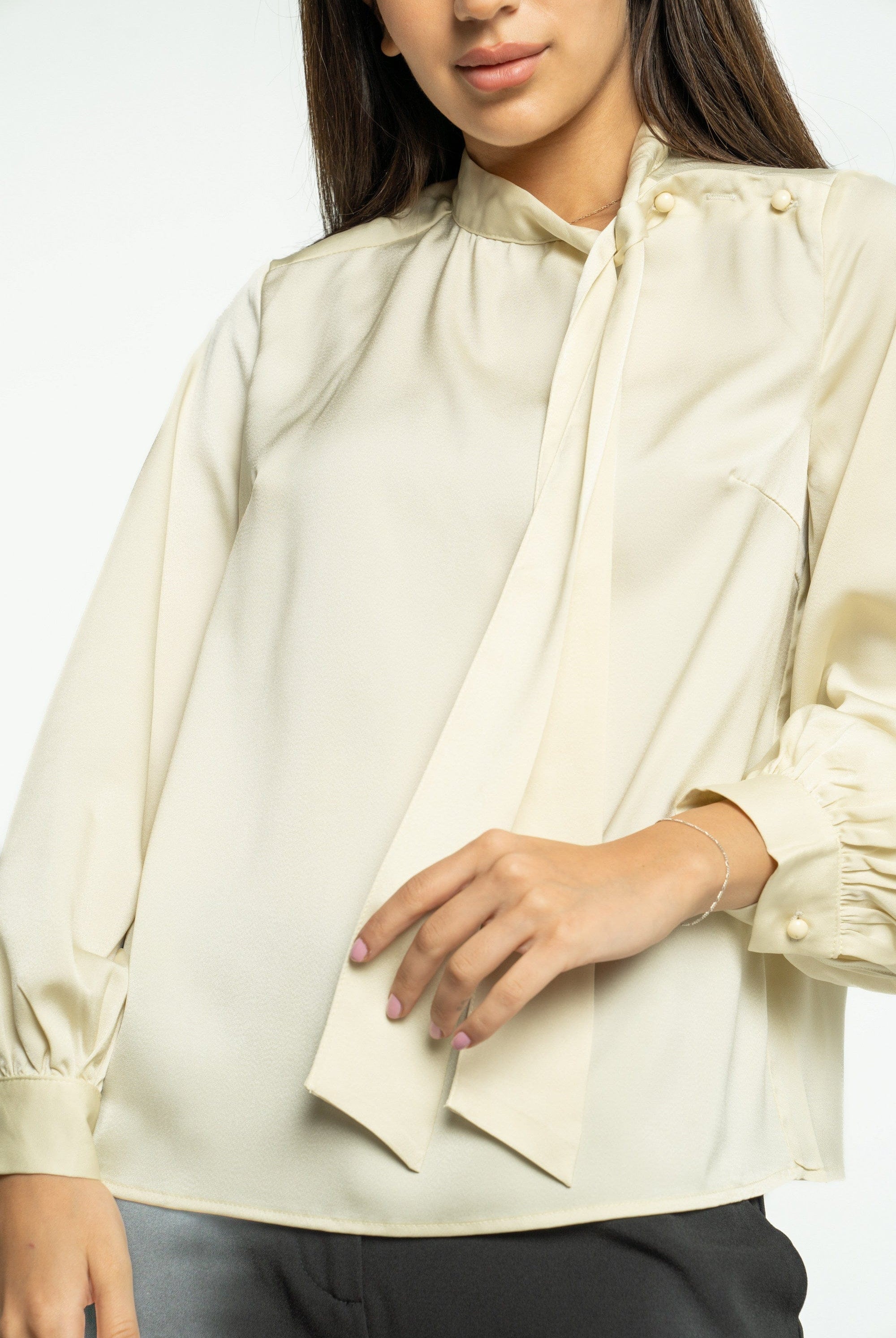 ميكا بلوزة سادة بربطة عنق كم طويل