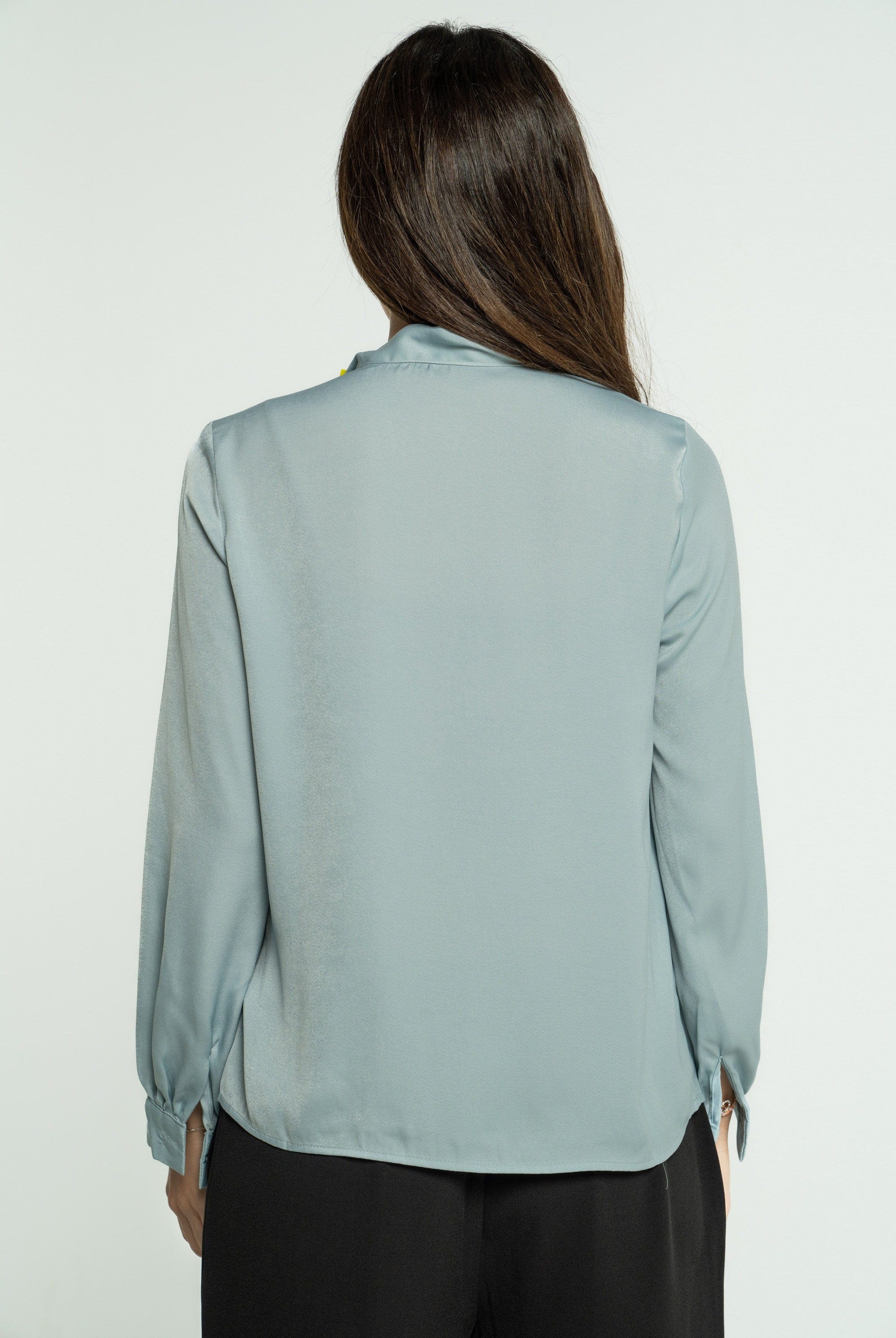 ميكا بلوزة سادة بربطة عنق كم طويل