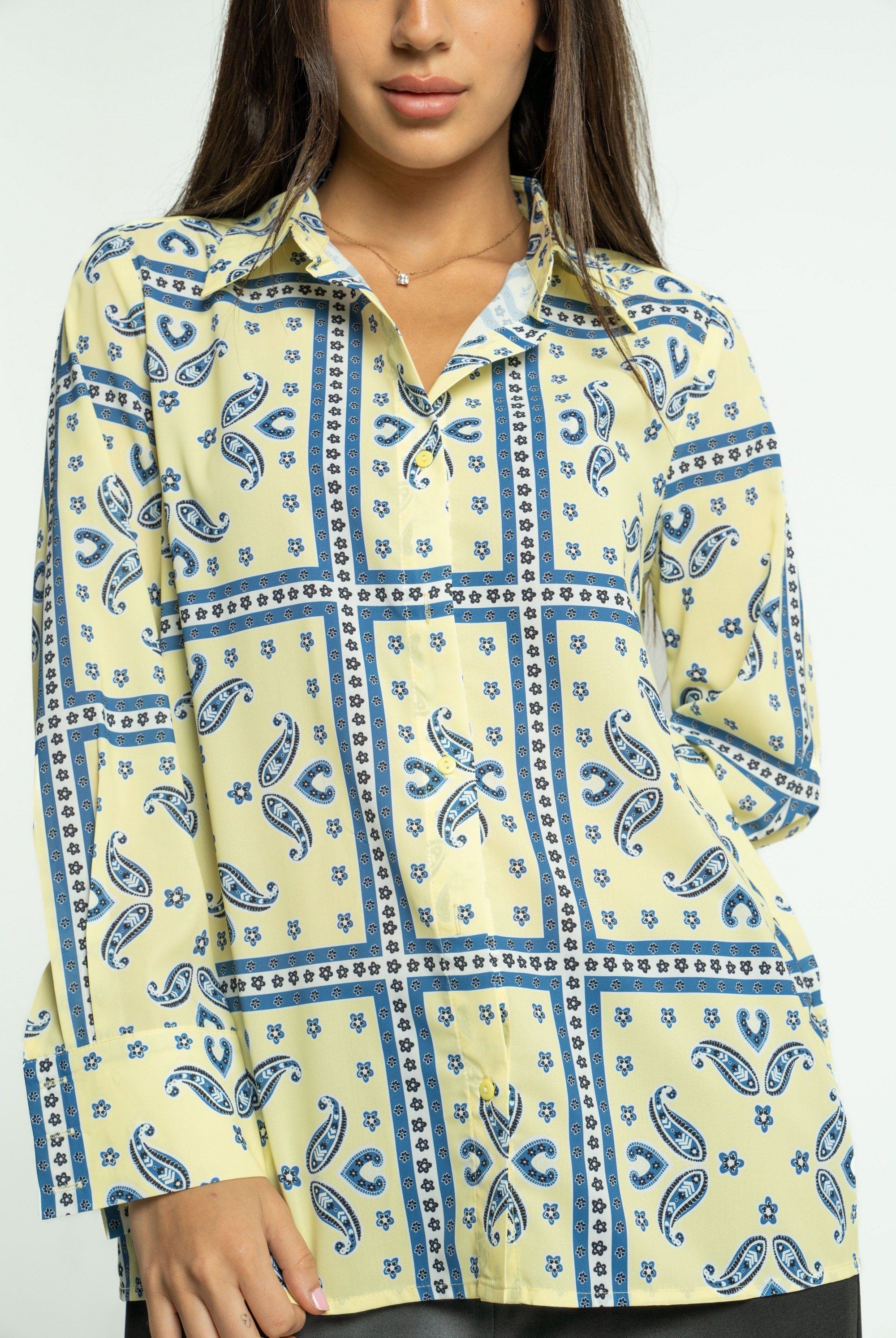 ميكا قميص منقوش بفتحة صدر وياقة بأكمام طويلة