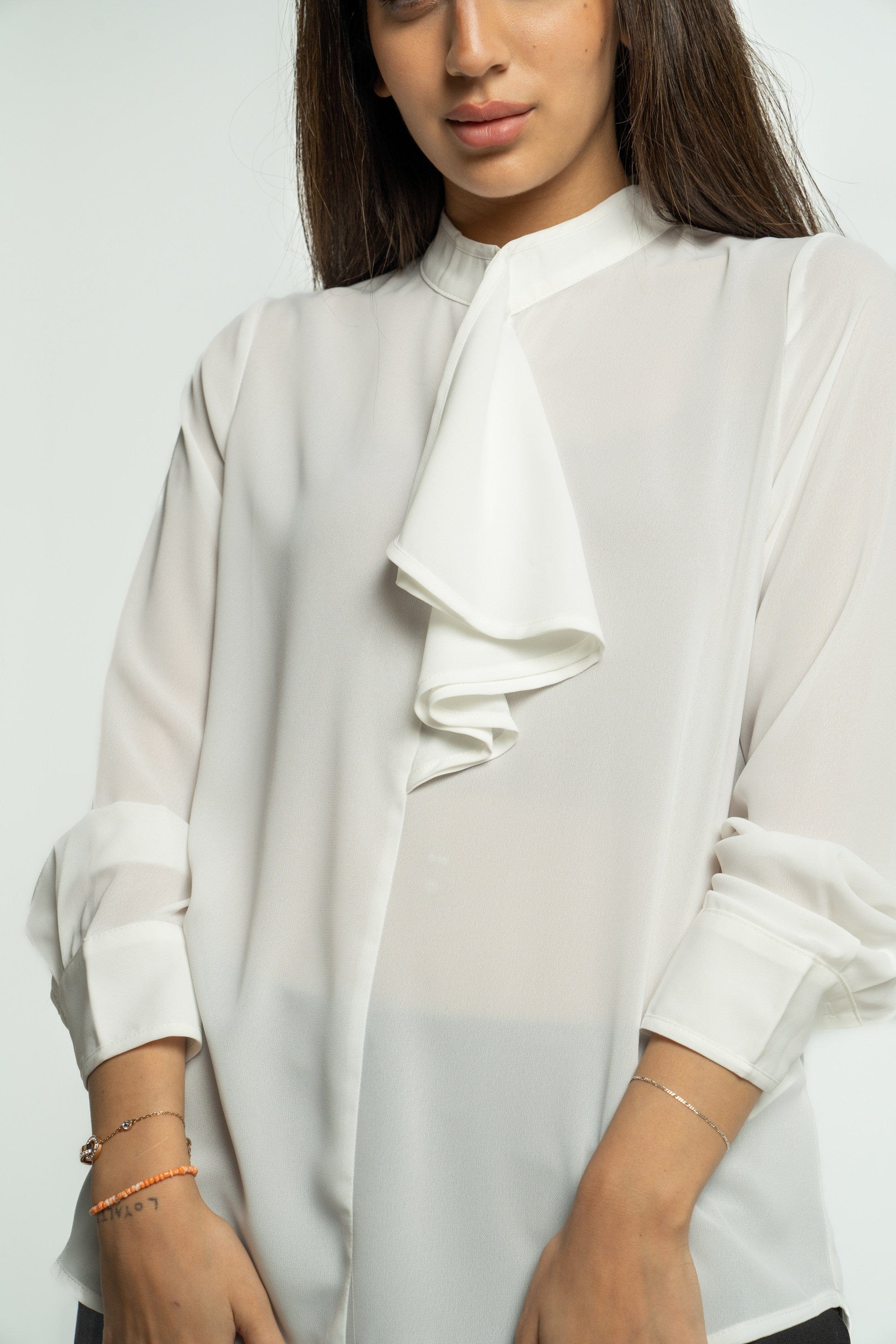 ميكا بلوزة سادة كم طويل بربطة عنق