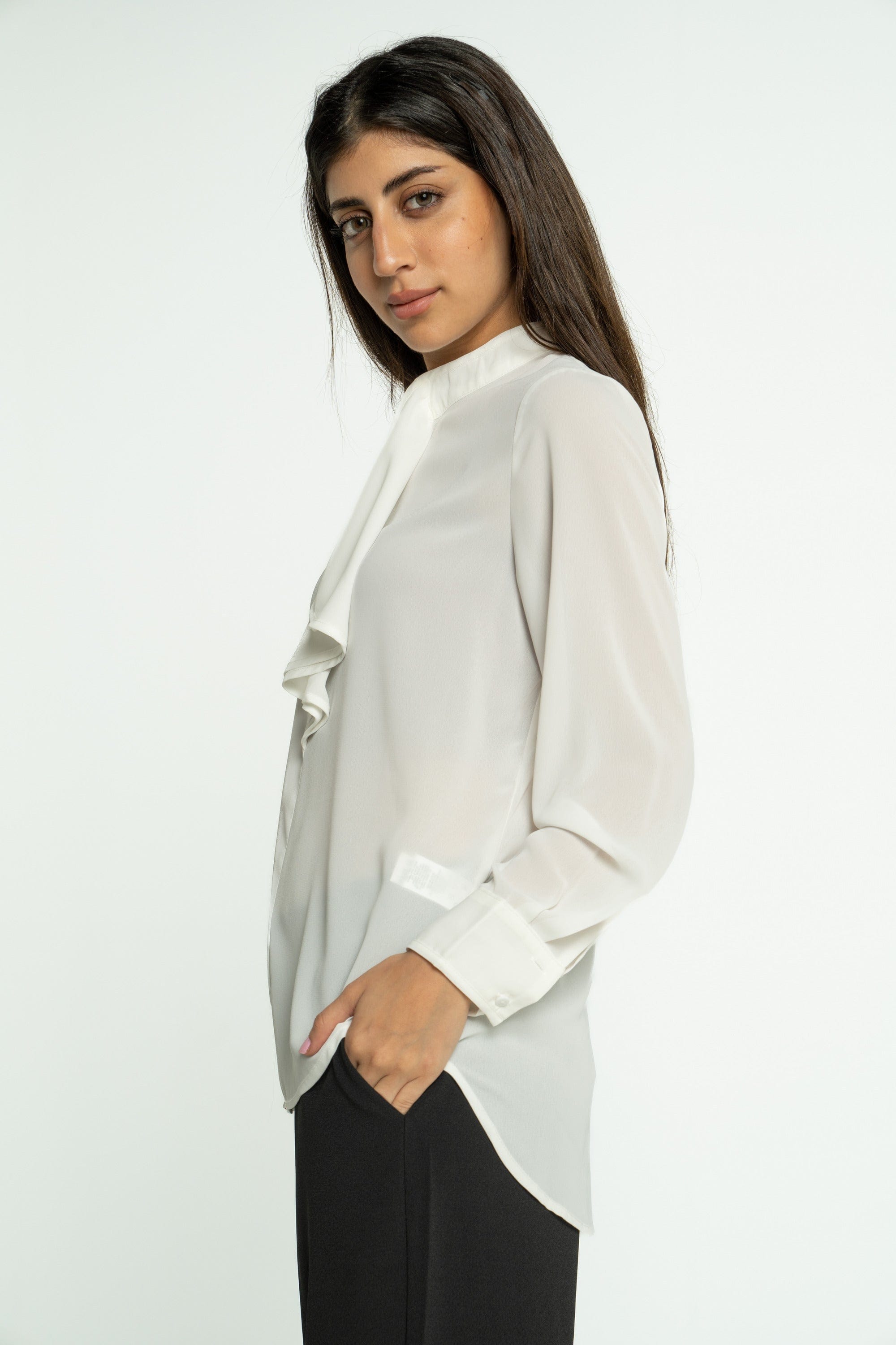 ميكا بلوزة سادة كم طويل بربطة عنق