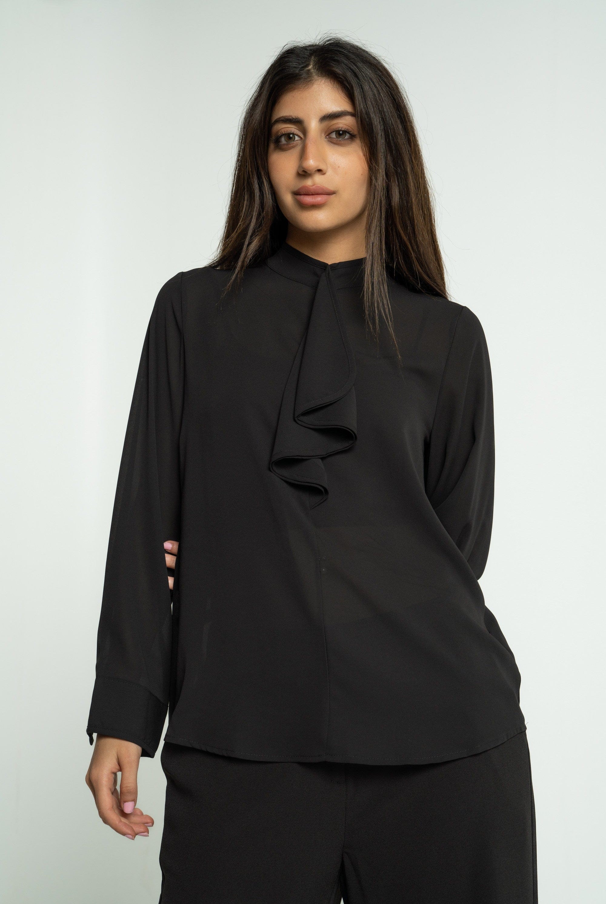 ميكا بلوزة سادة كم طويل بربطة عنق