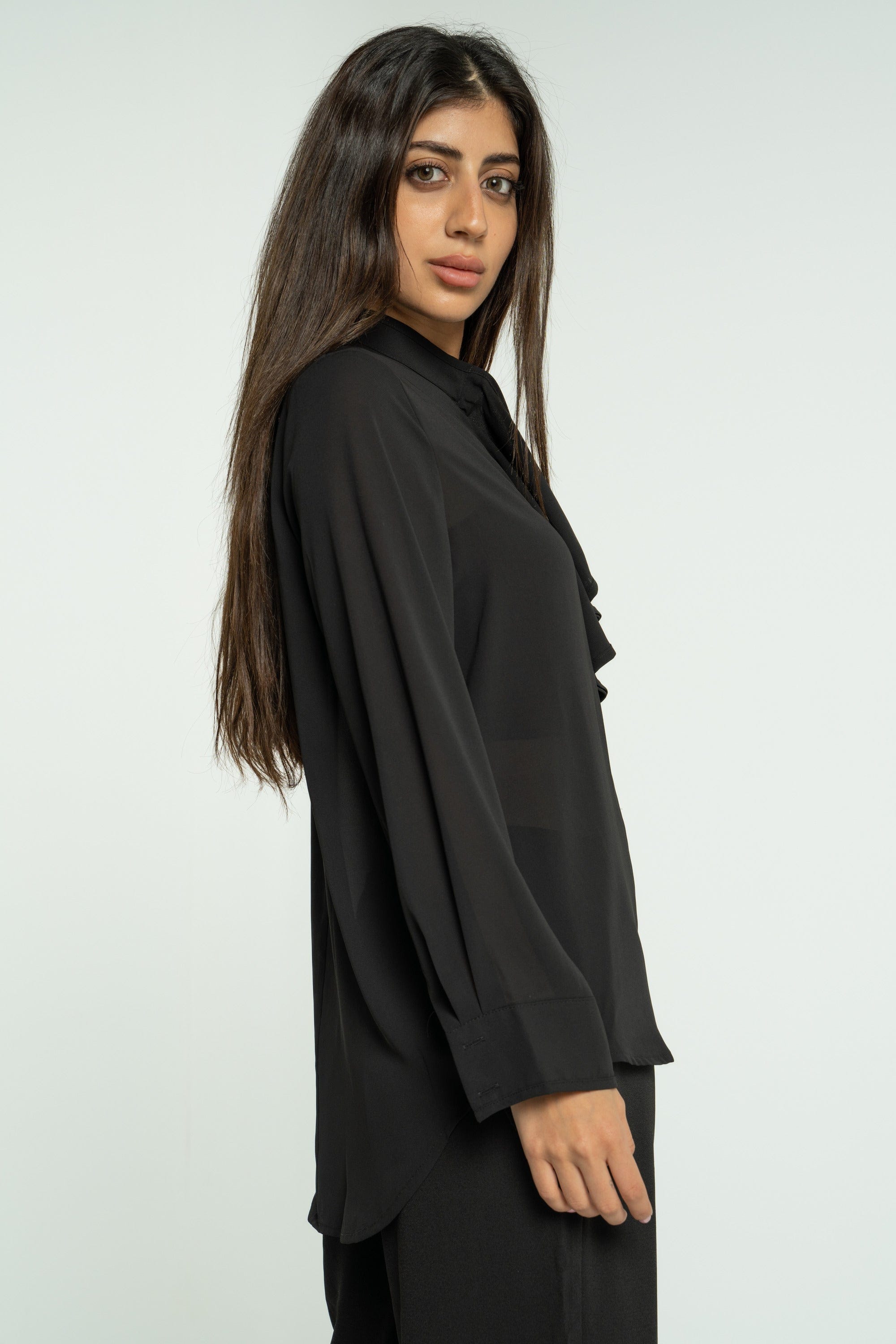 ميكا بلوزة سادة كم طويل بربطة عنق