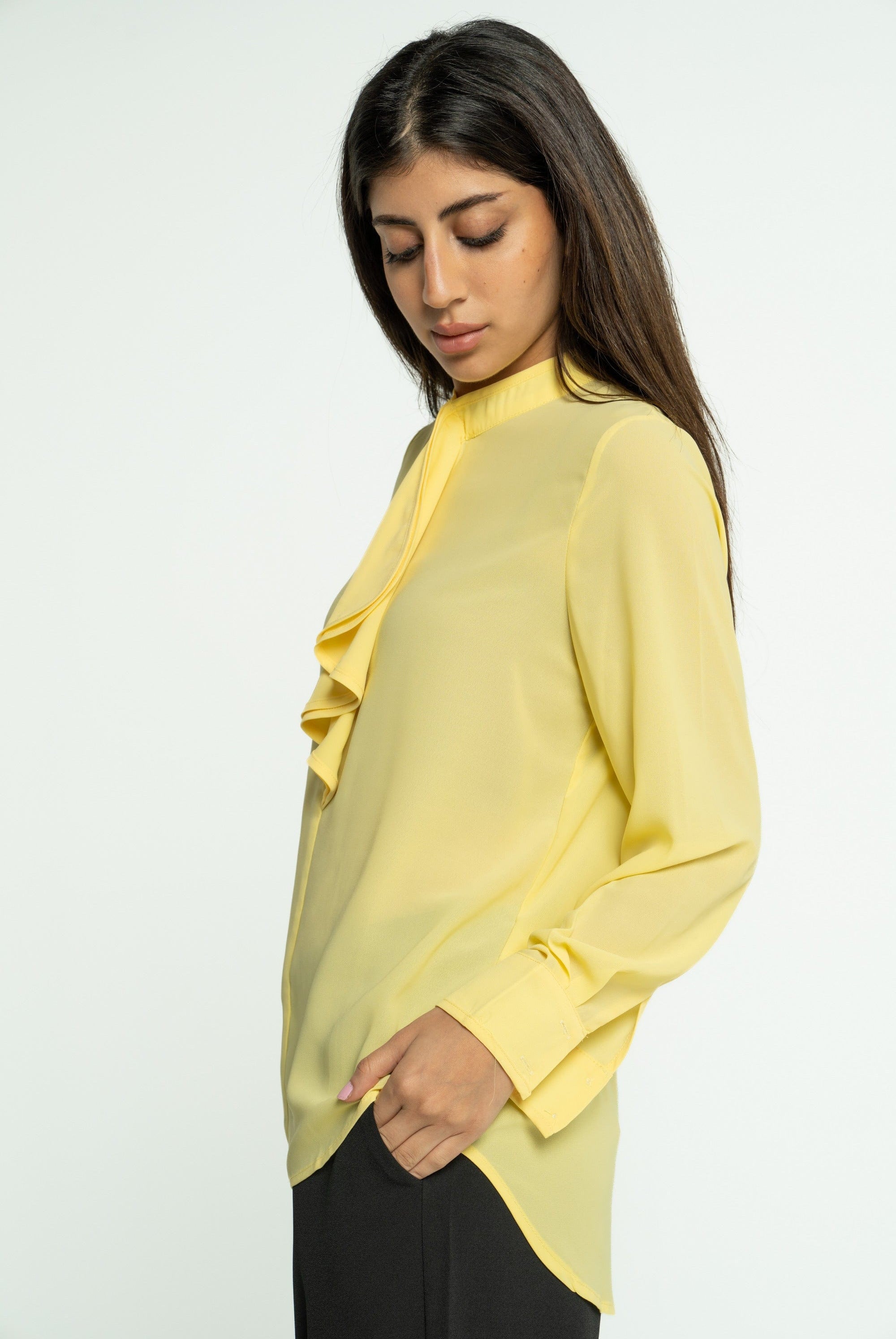 ميكا بلوزة سادة كم طويل بربطة عنق