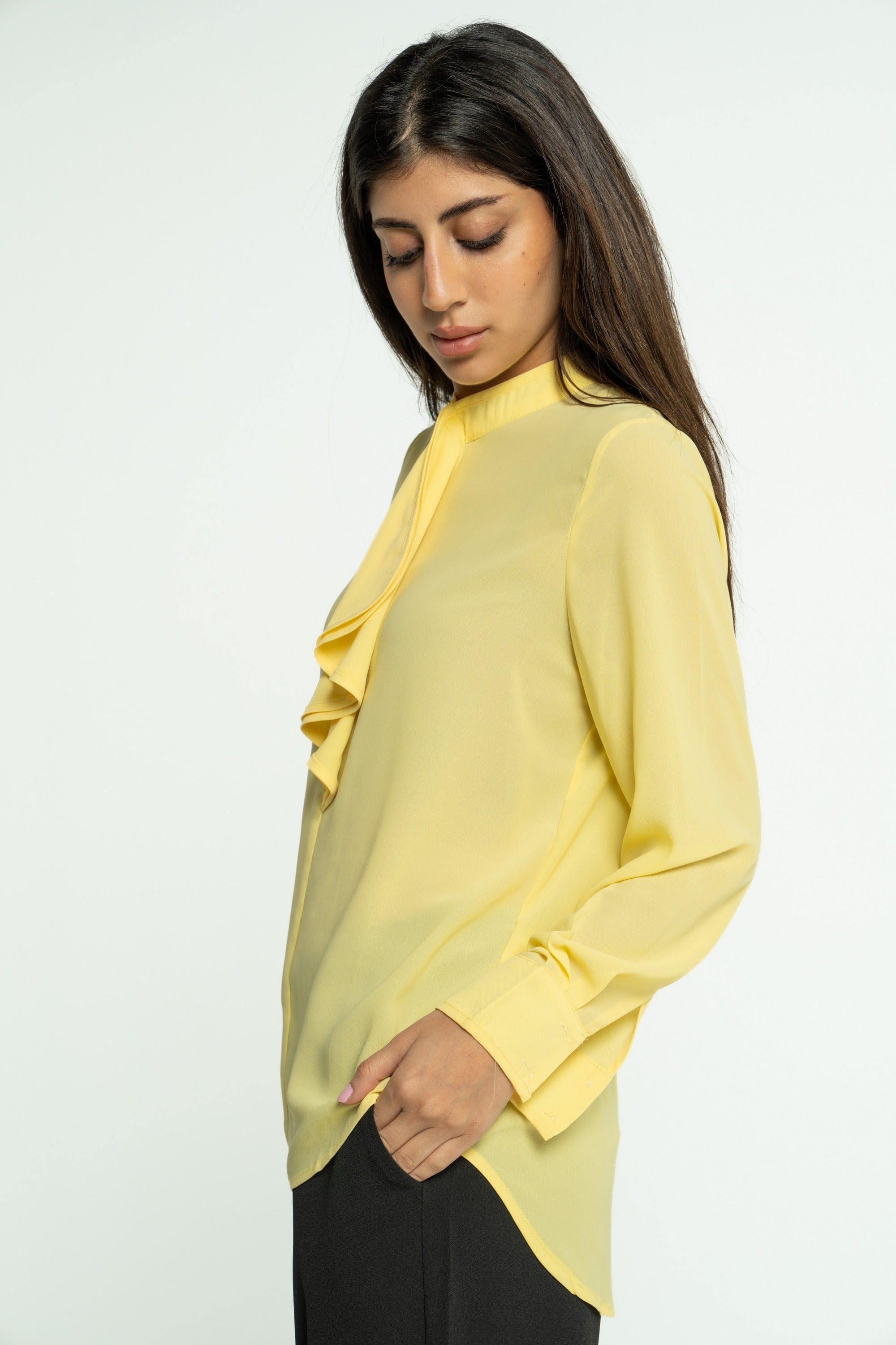 ميكا بلوزة سادة كم طويل بربطة عنق