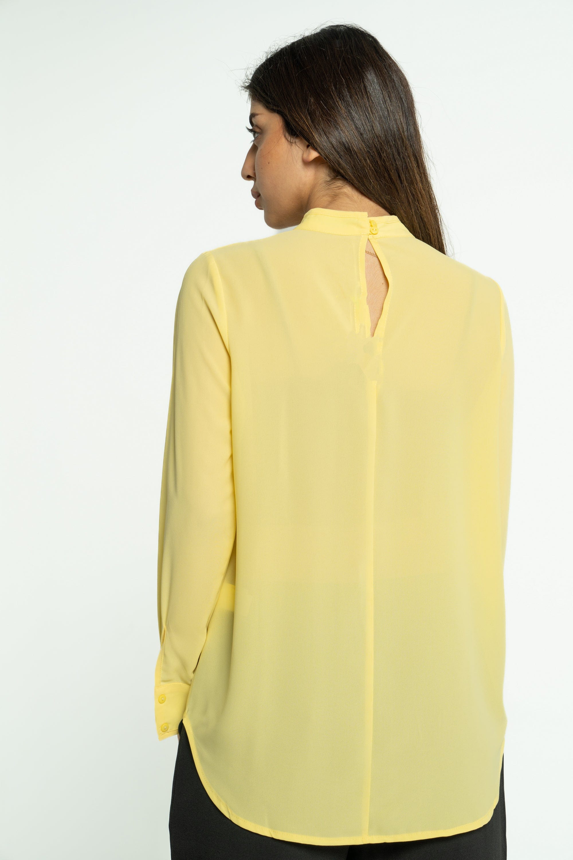 ميكا بلوزة سادة كم طويل بربطة عنق