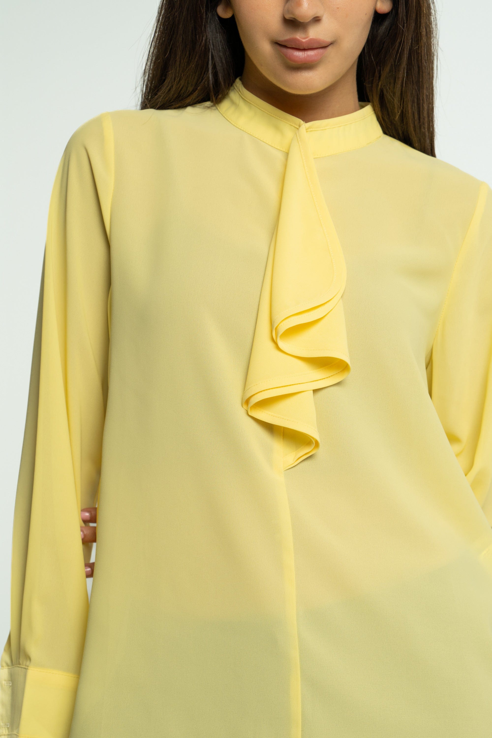 ميكا بلوزة سادة كم طويل بربطة عنق