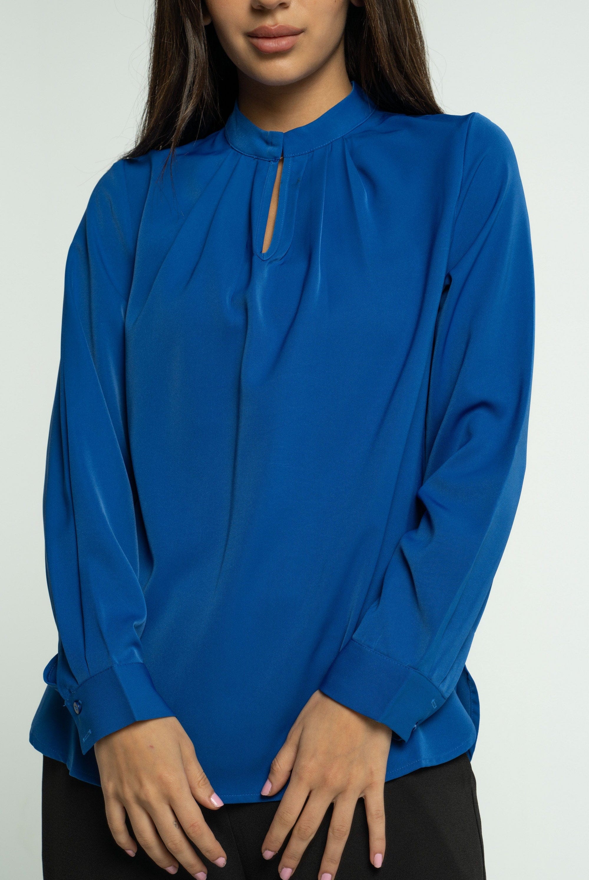 ميكا بلوزة سادة كم طويل واسعة