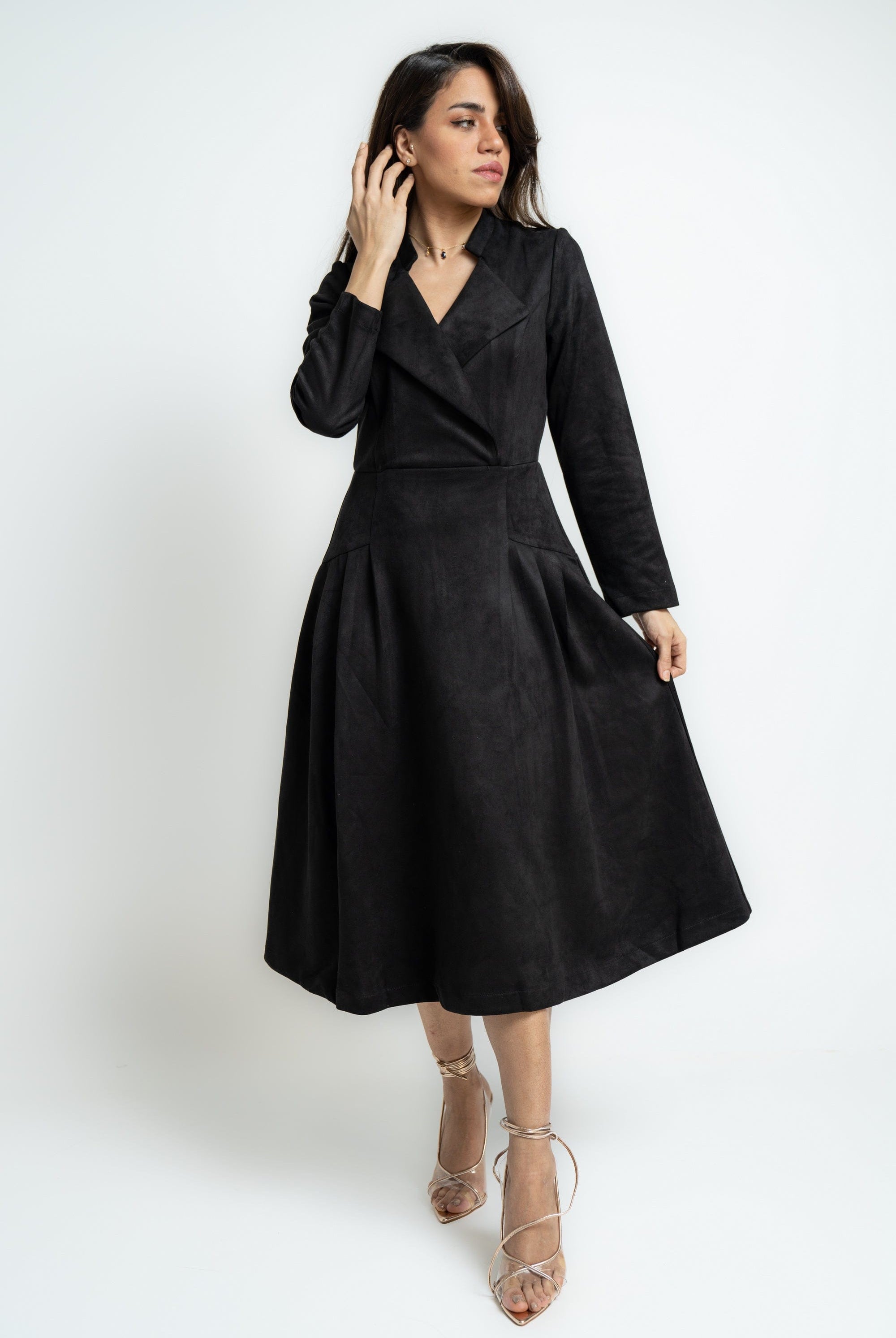 ميكا فسنان ميدى بياقة قميص سادة رسمى