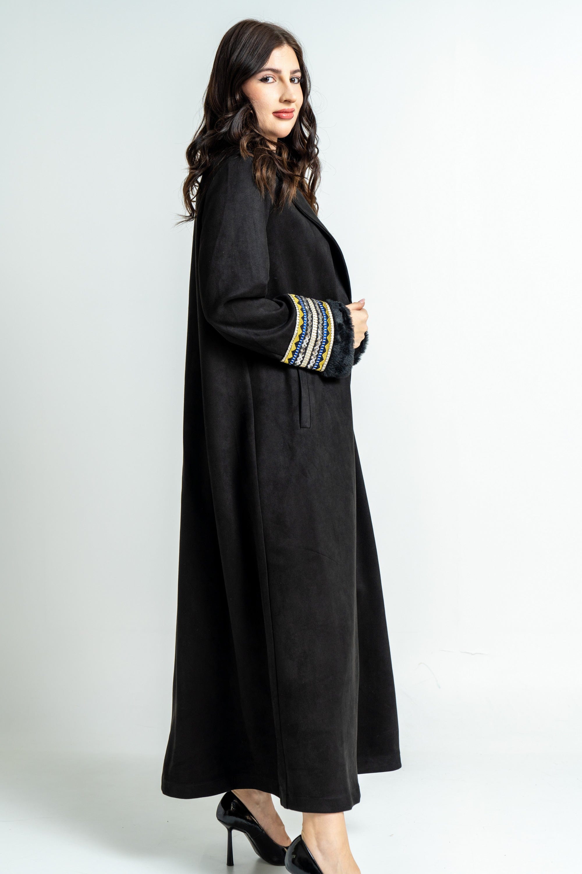 ميكا بالطو نسائى طويل وبأكمام ملونة أسود