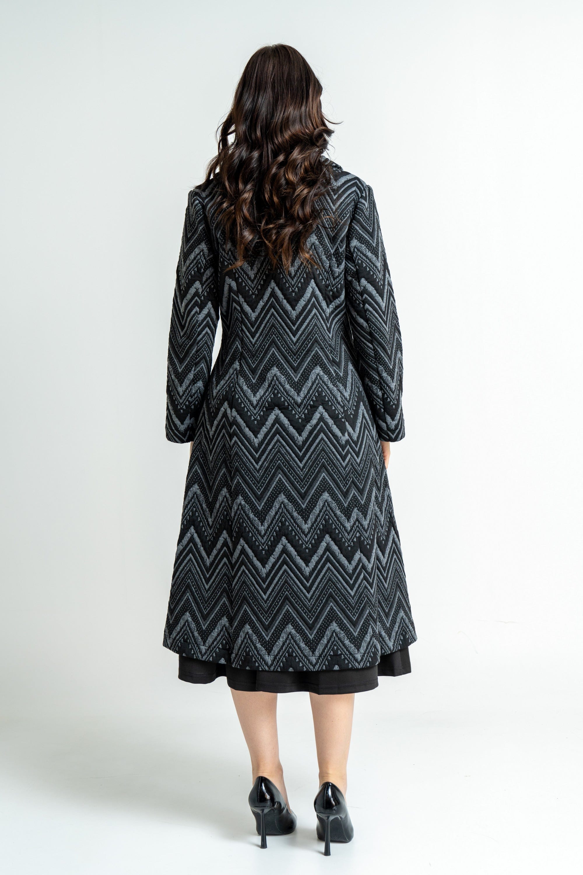 ميكا سترة شتوية بأكمام طويلة مطرزة نسائية