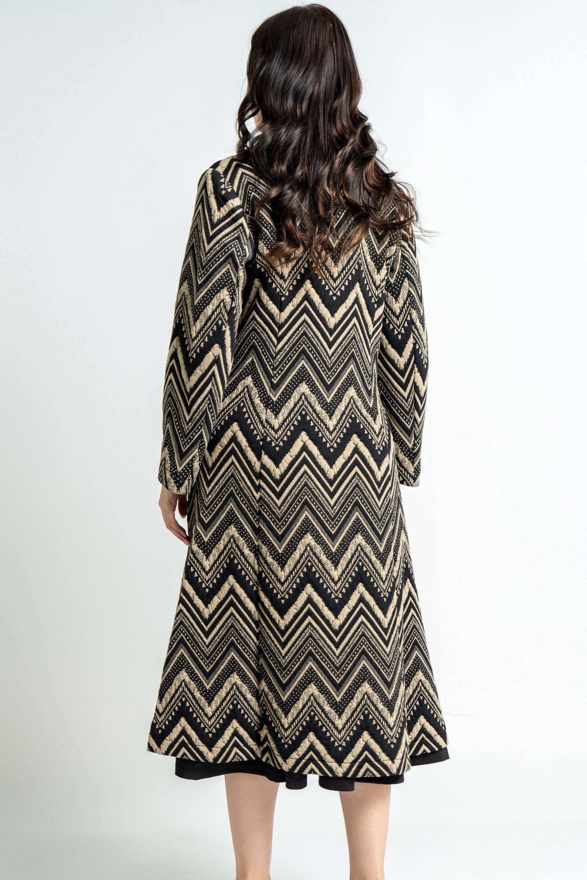 ميكا سترة شتوية بأكمام طويلة مطرزة نسائية