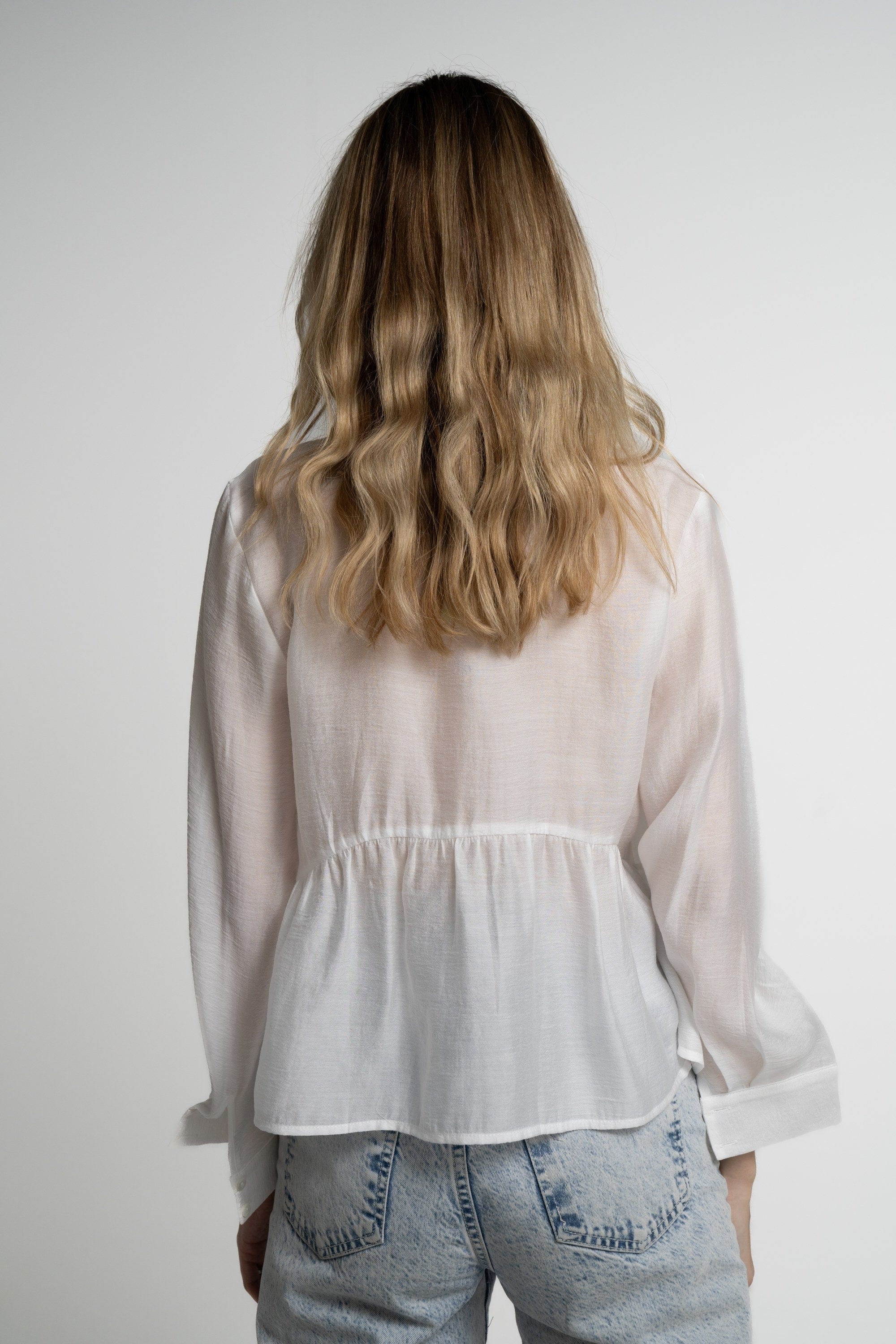 ميكا قميص بأكمام طويلة سادة قصير نسائي