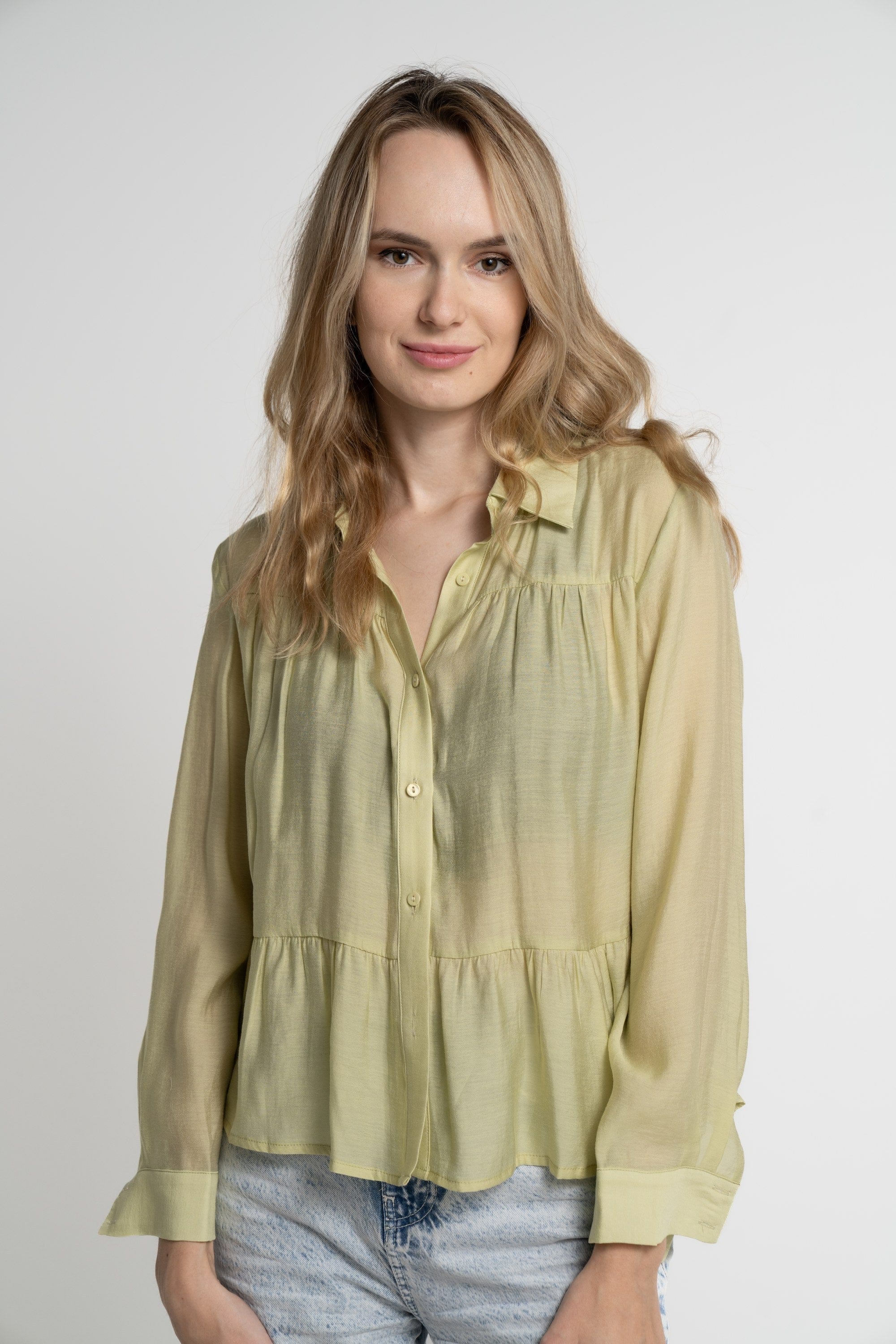 ميكا قميص بأكمام طويلة سادة قصير نسائي