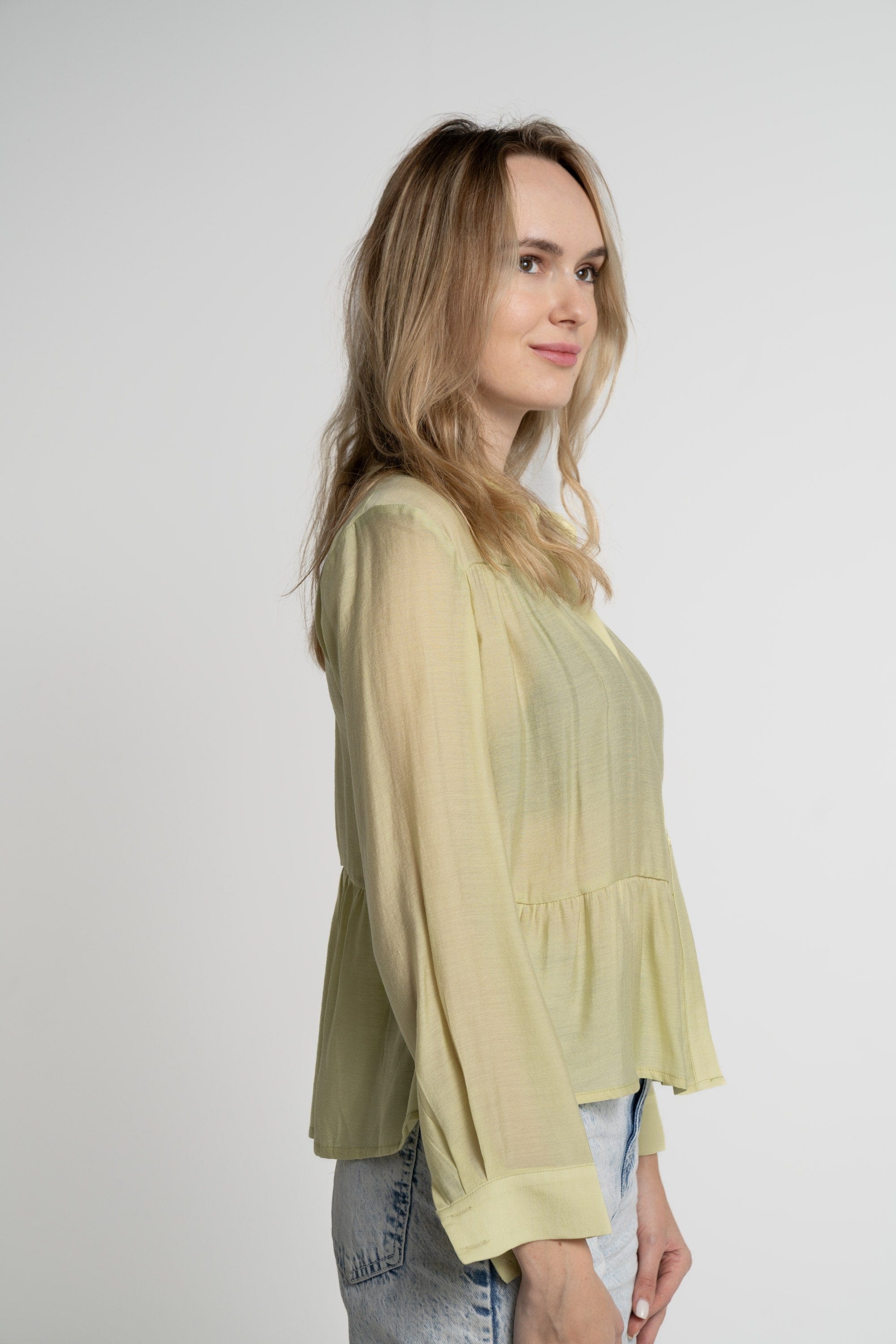 ميكا قميص بأكمام طويلة سادة قصير نسائي