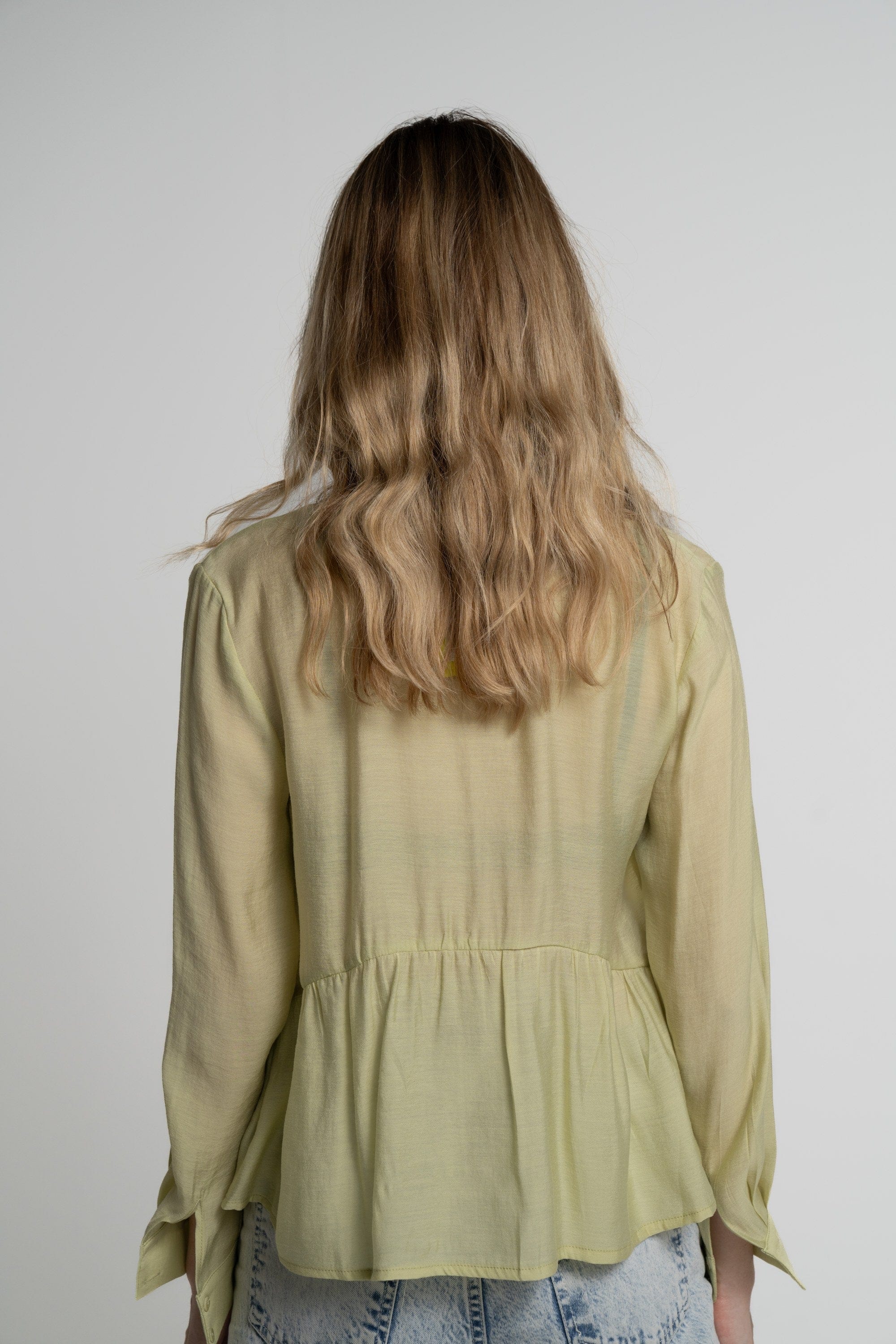 ميكا قميص بأكمام طويلة سادة قصير نسائي