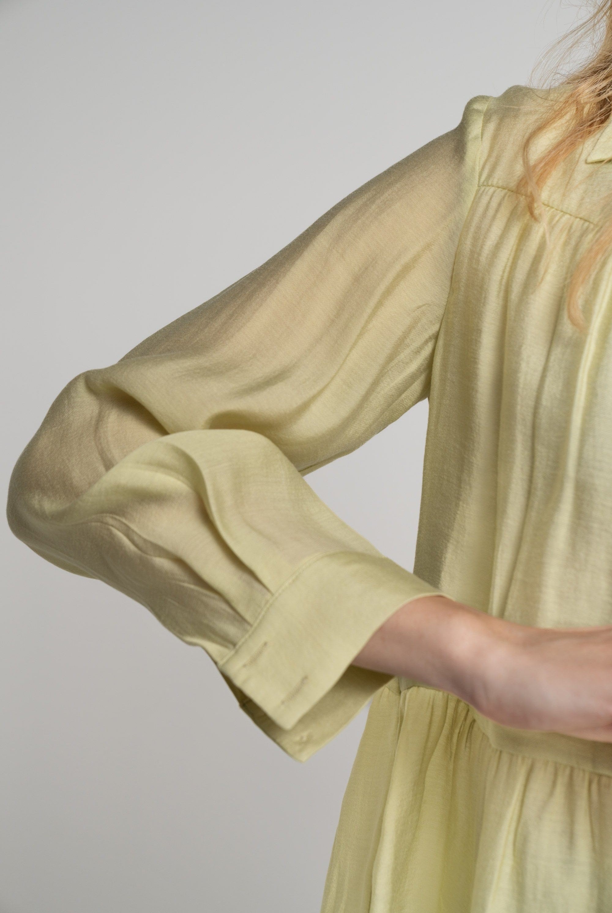 ميكا قميص بأكمام طويلة سادة قصير نسائي