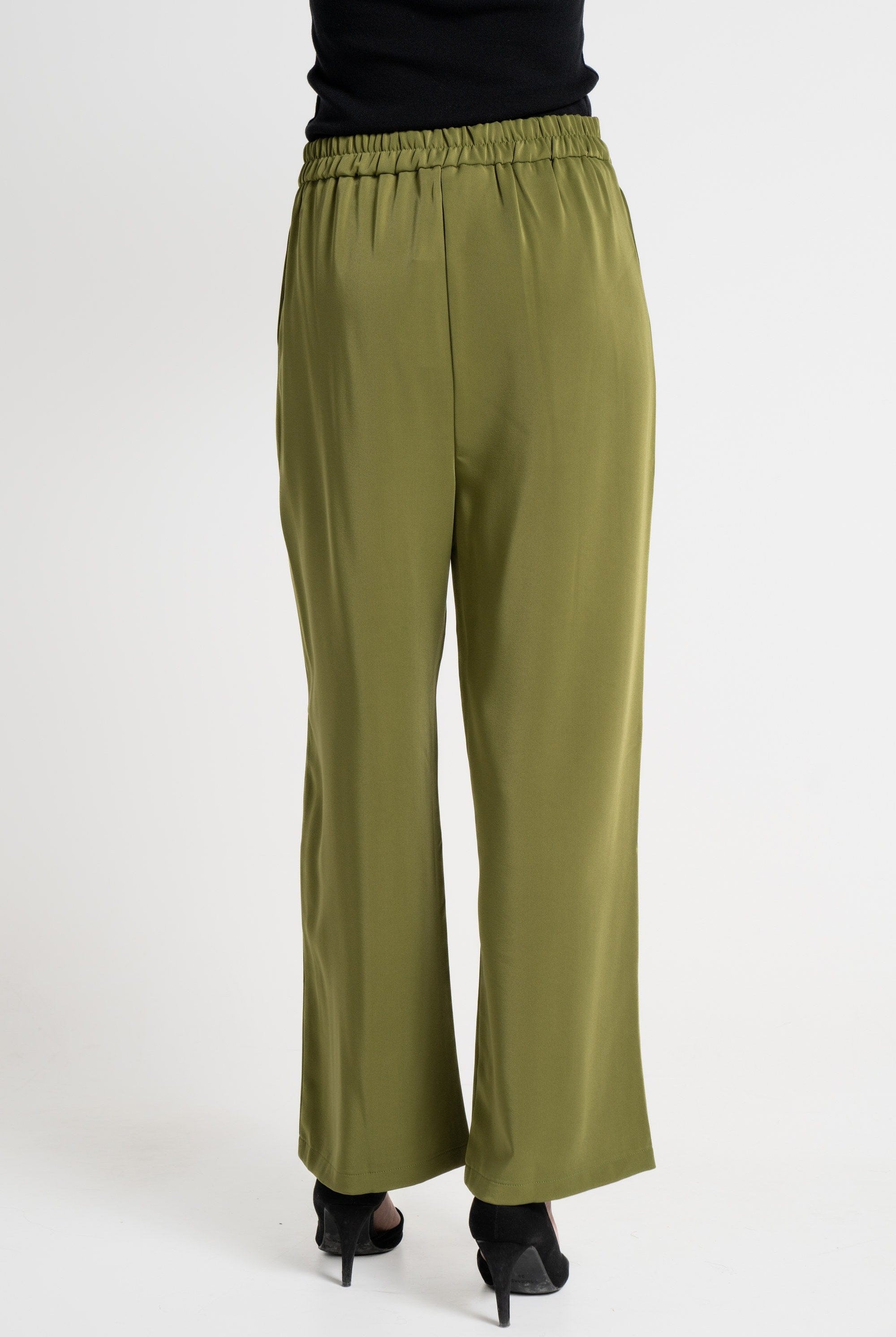 ميكا بنطلون طويل سادة بزرار أمامي واسع بجيوب نسائي